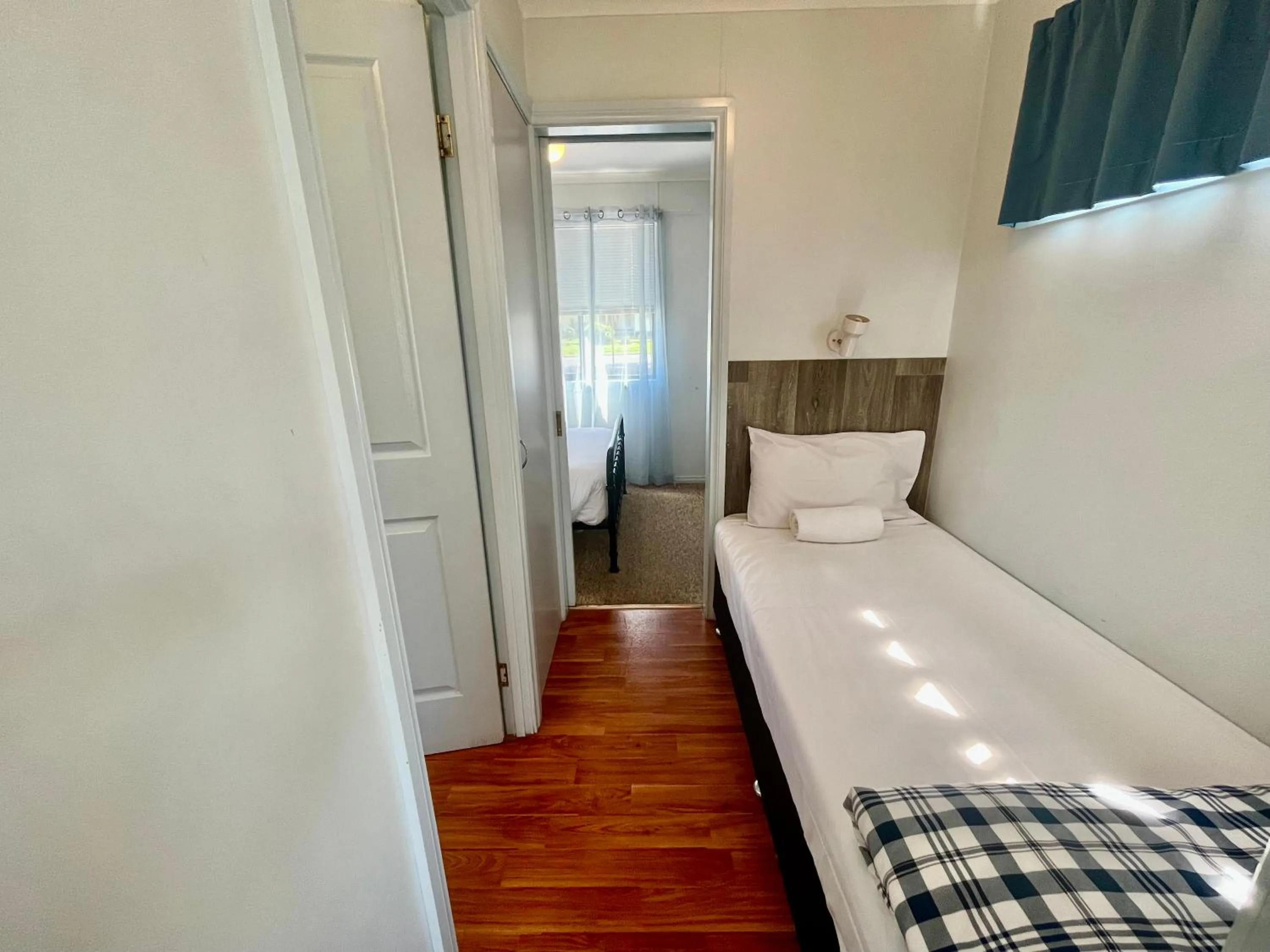 Bedroom, Bed in Young Caravan and Tourist Park