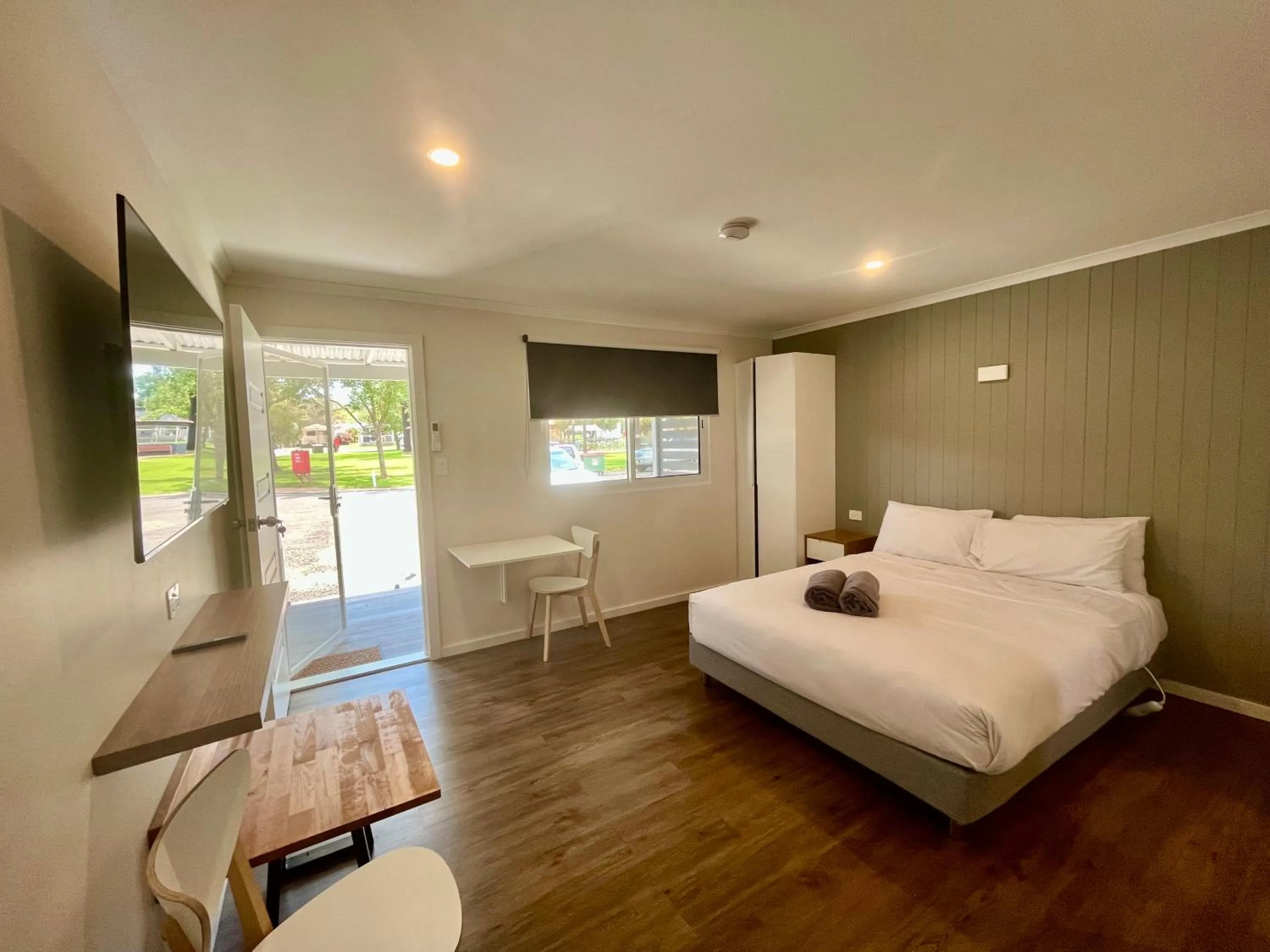 Bedroom, Bed in Young Caravan and Tourist Park