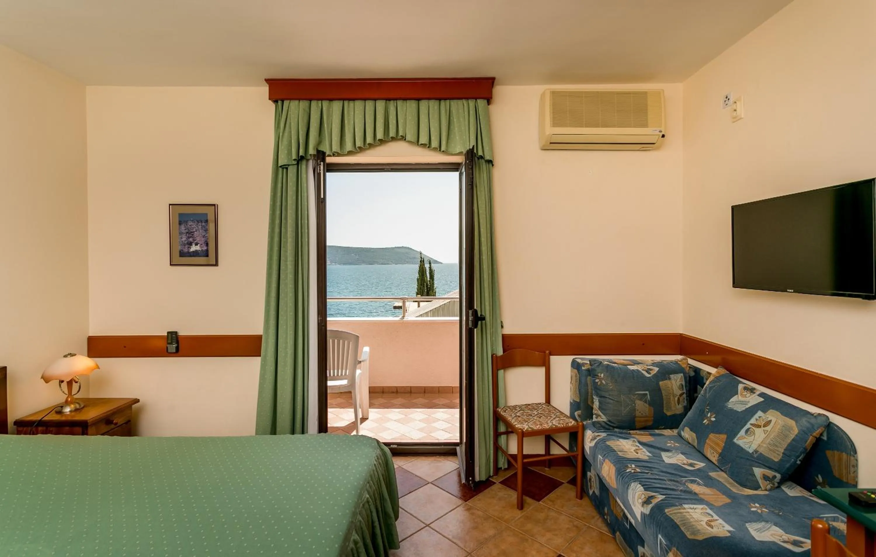 Bed in Apartments Maslina