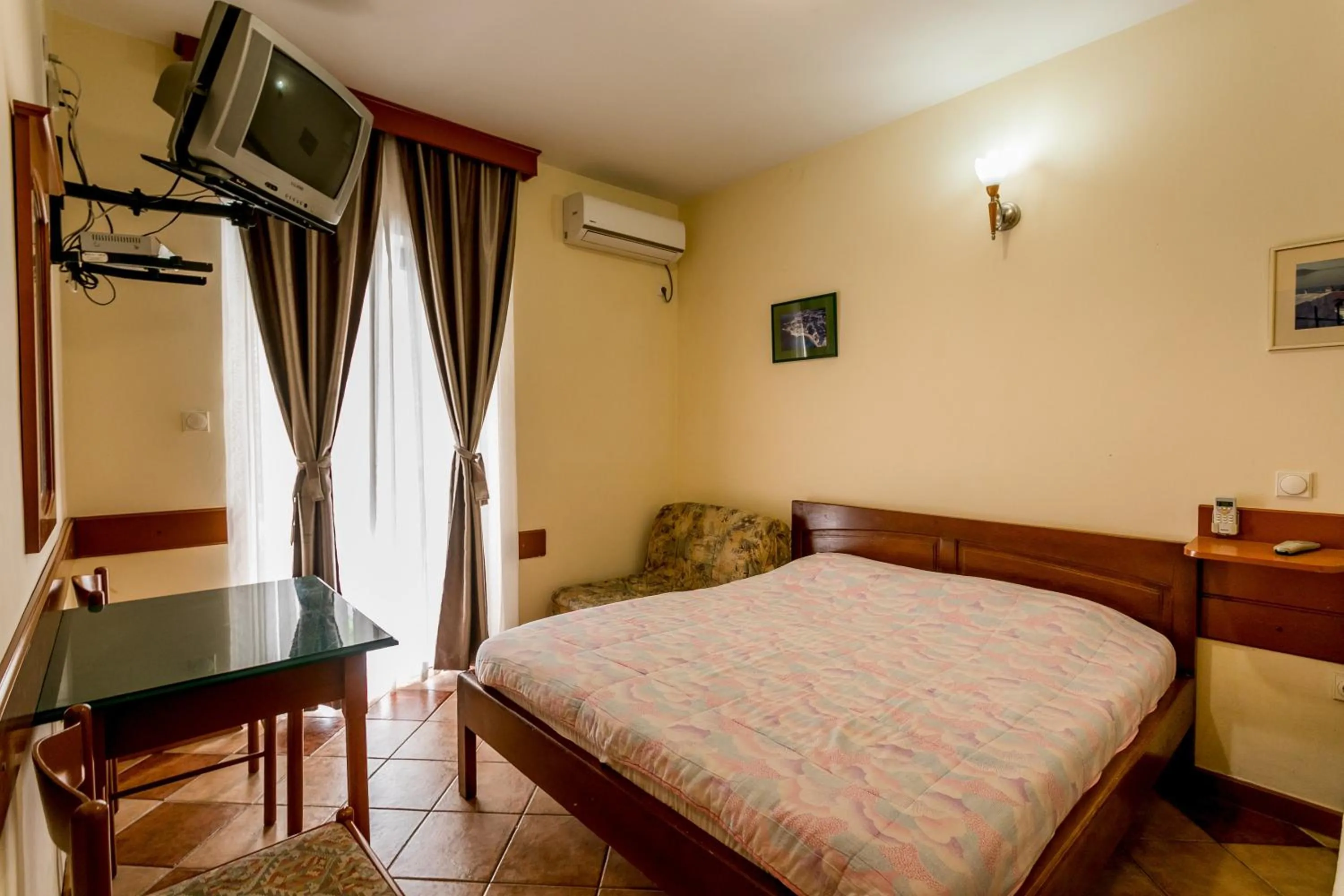 Bed in Apartments Maslina