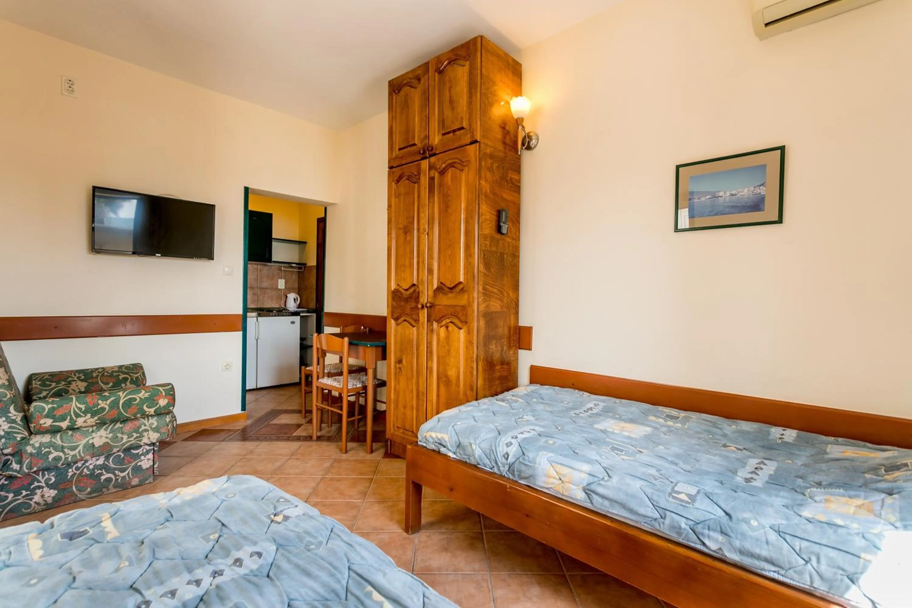 Bed in Apartments Maslina
