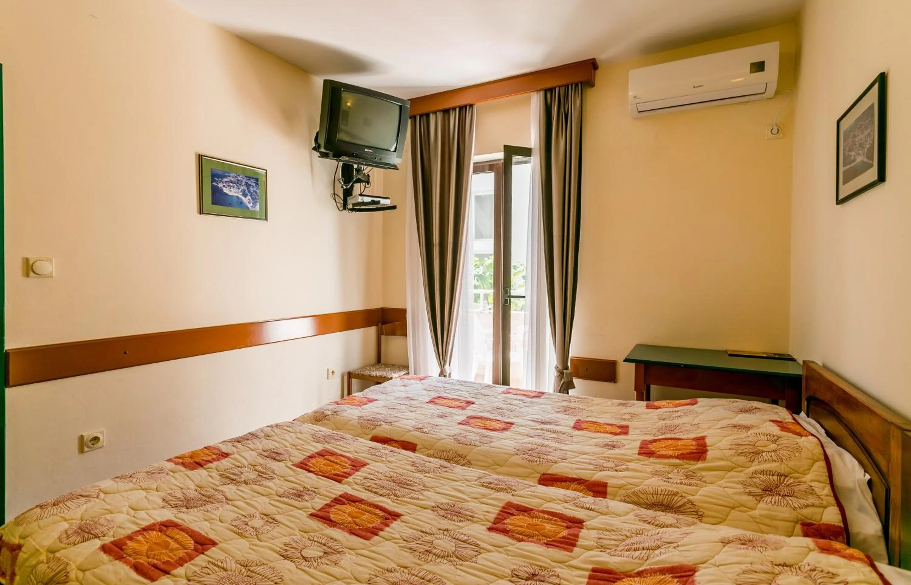 Bed in Apartments Maslina