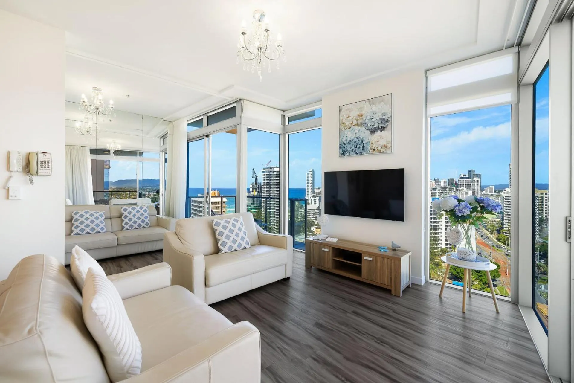 Artique Surfers Paradise - Official