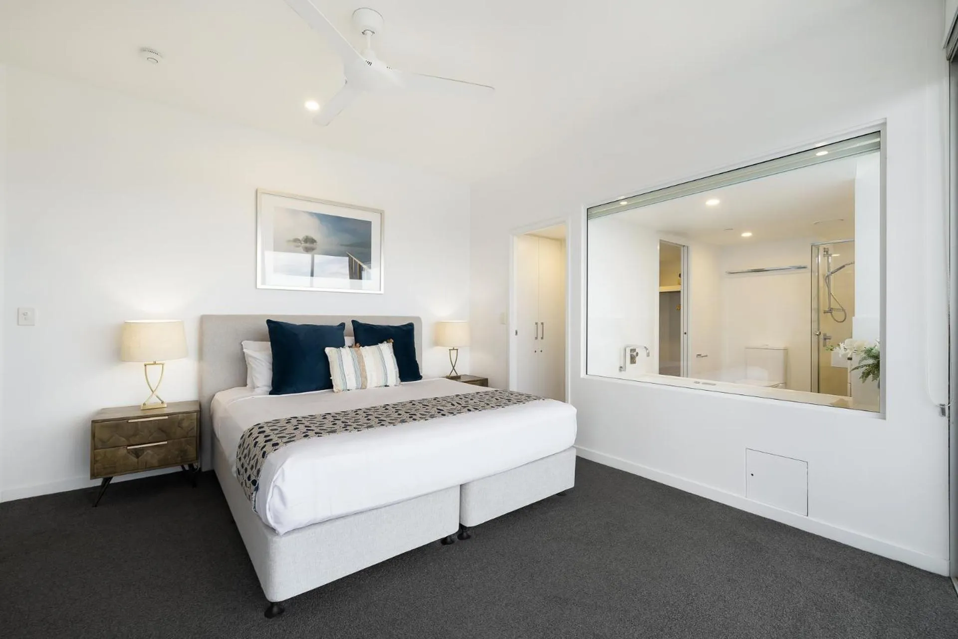 Bed in Artique Surfers Paradise - Official