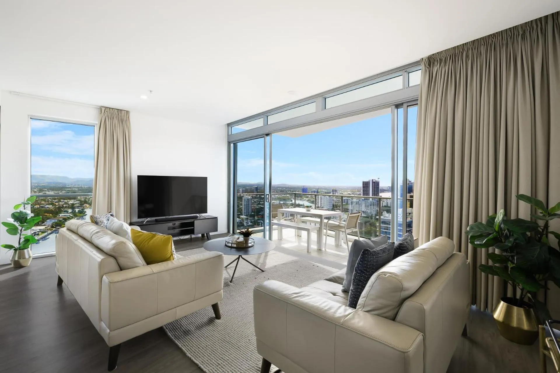 Artique Surfers Paradise - Official