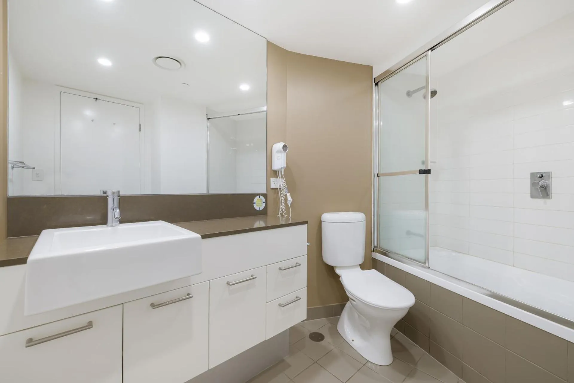 Artique Surfers Paradise - Official