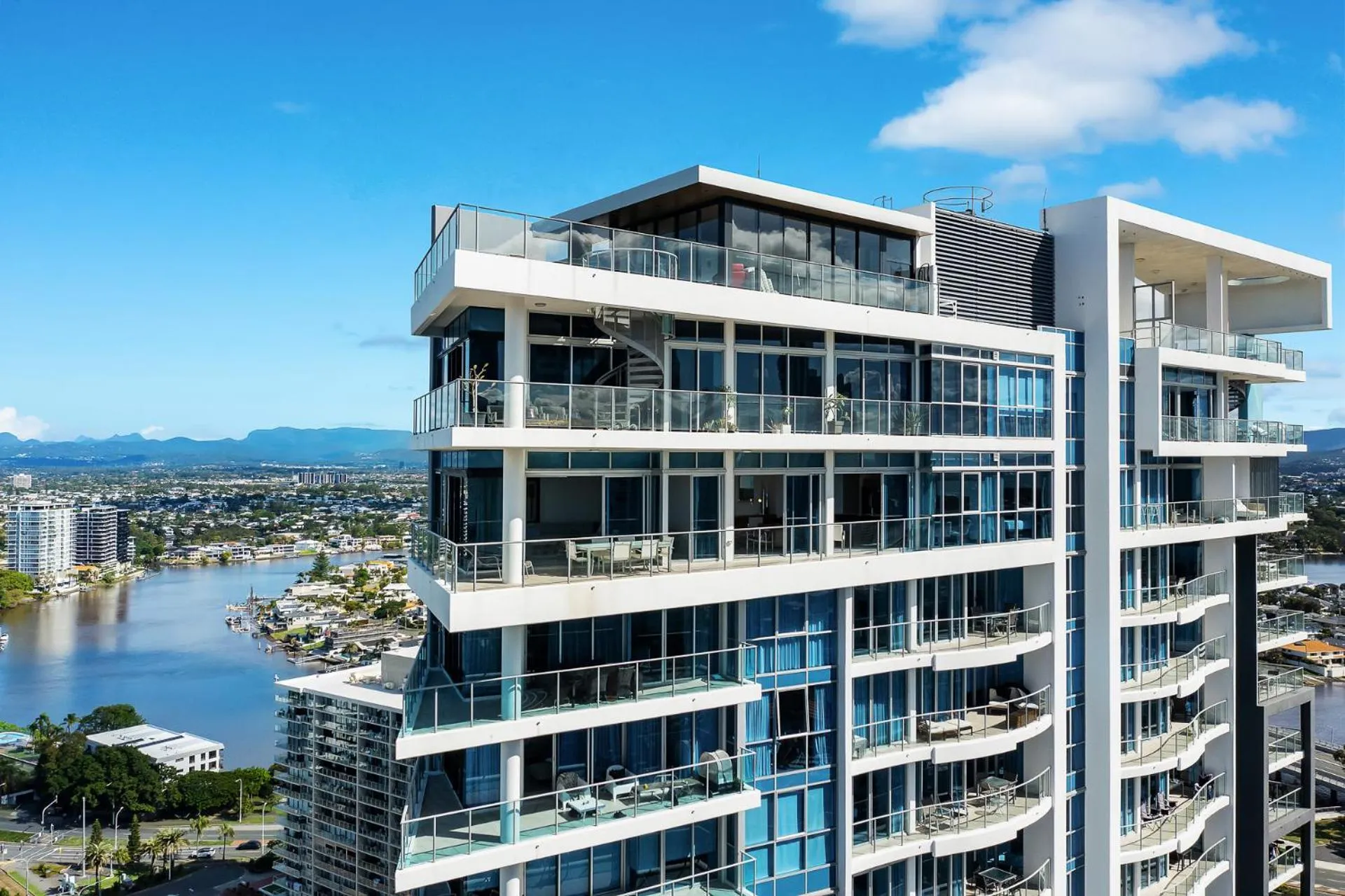 Artique Surfers Paradise - Official