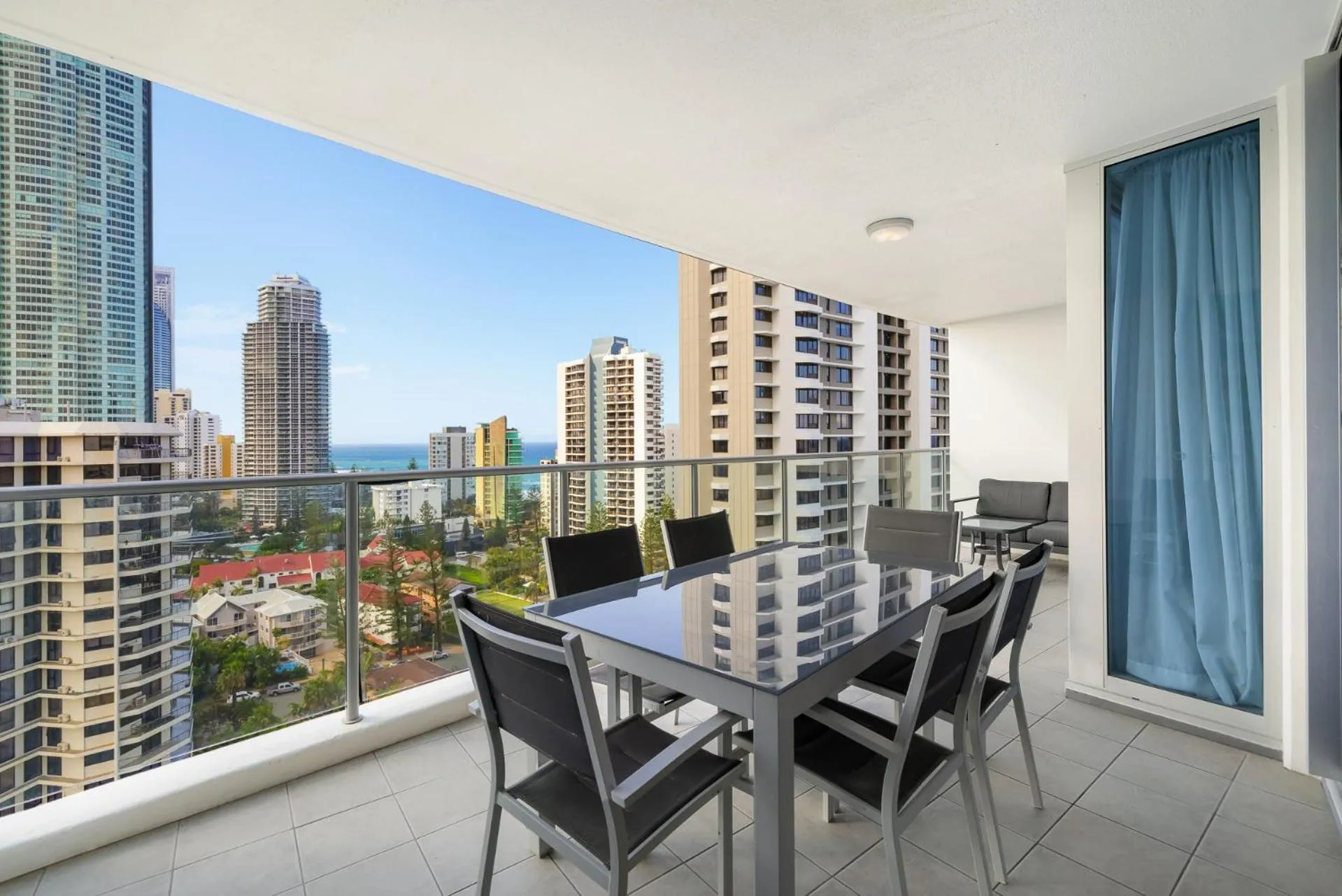 Artique Surfers Paradise - Official