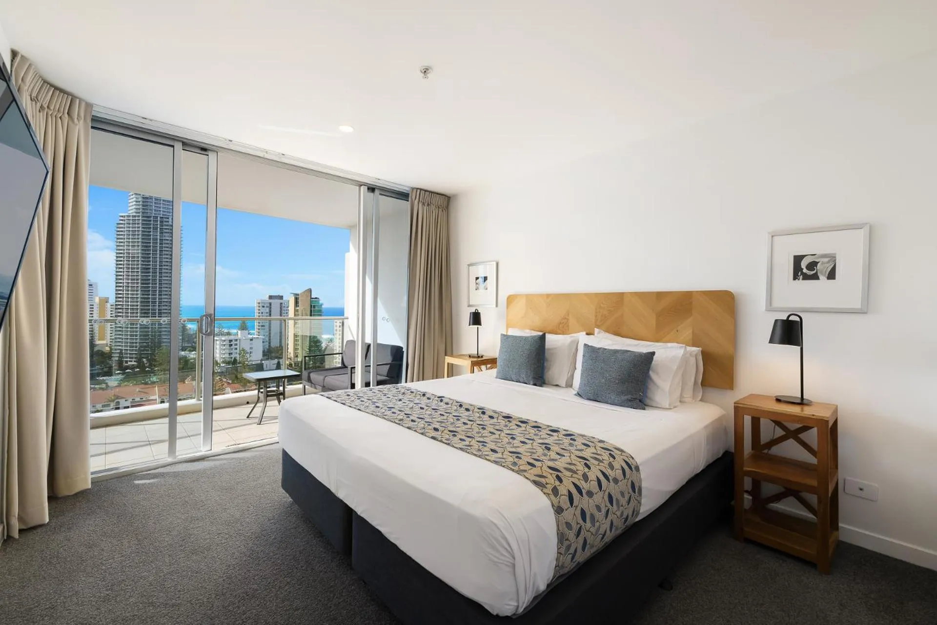 Bed in Artique Surfers Paradise - Official