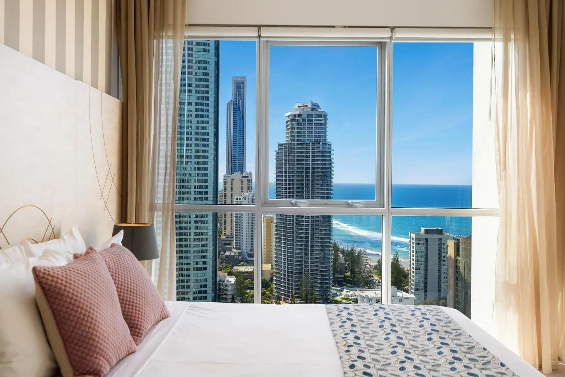 Bed in Artique Surfers Paradise - Official