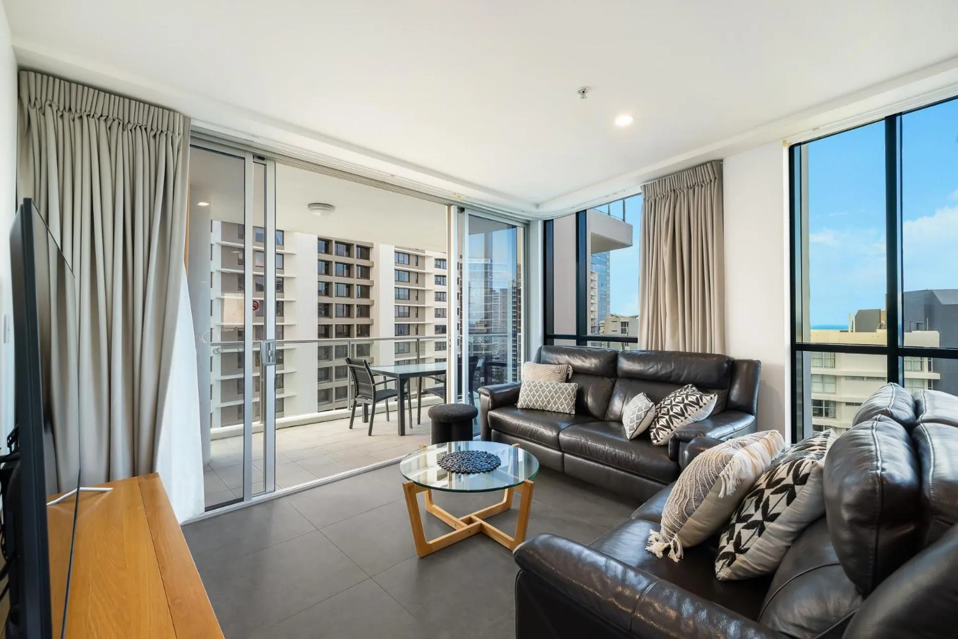 Artique Surfers Paradise - Official