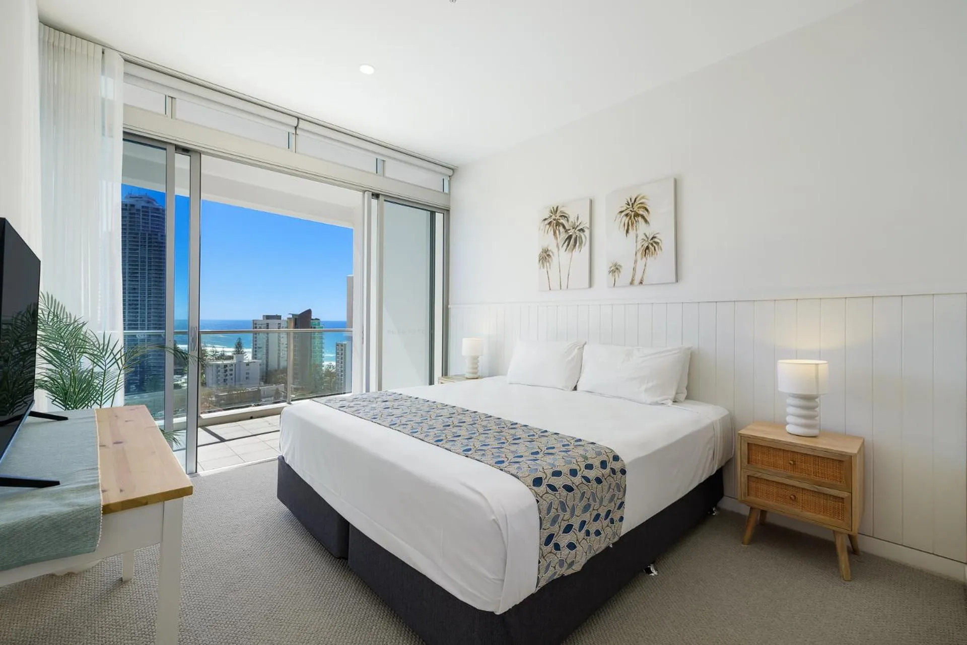 Bed in Artique Surfers Paradise - Official