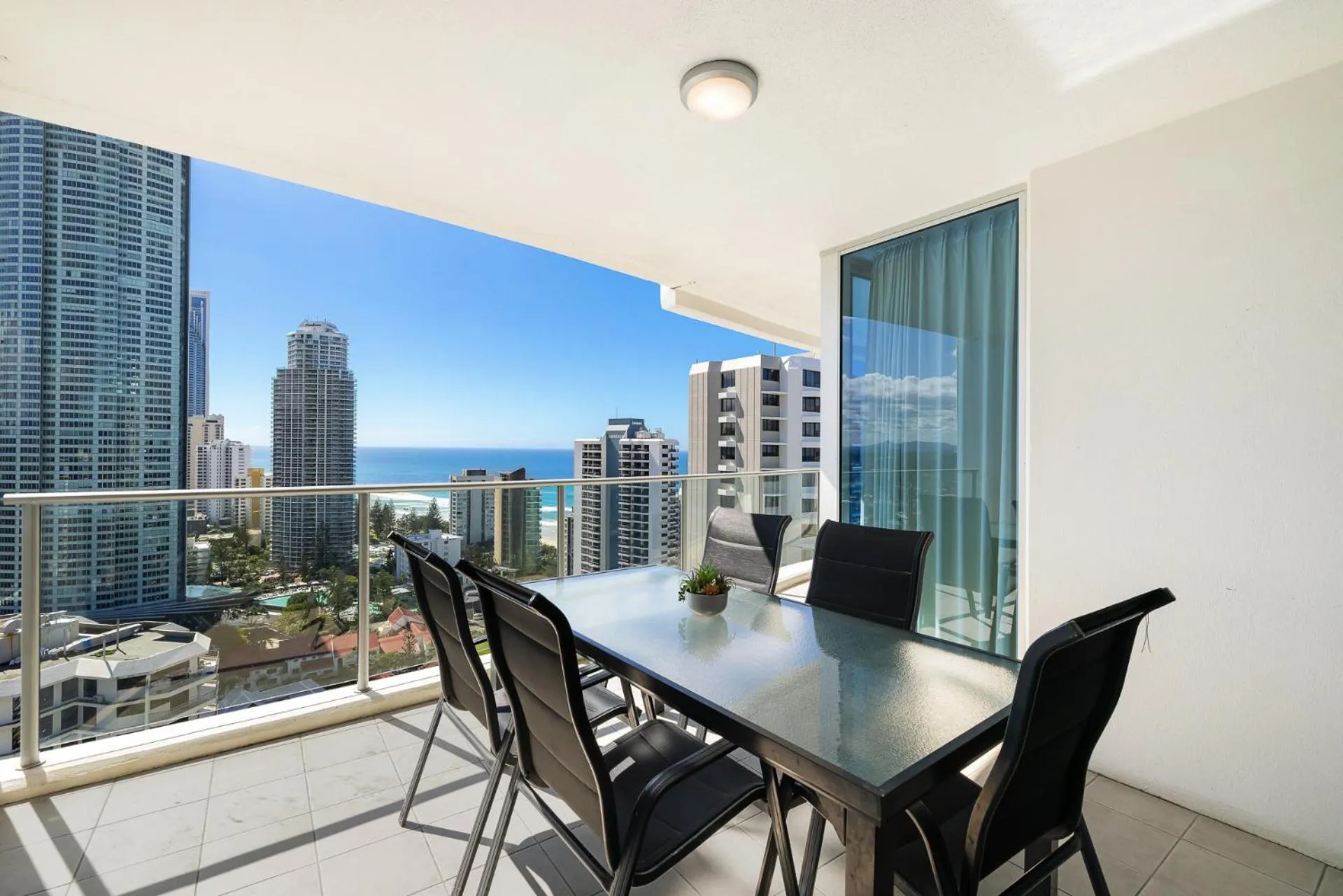 Artique Surfers Paradise - Official
