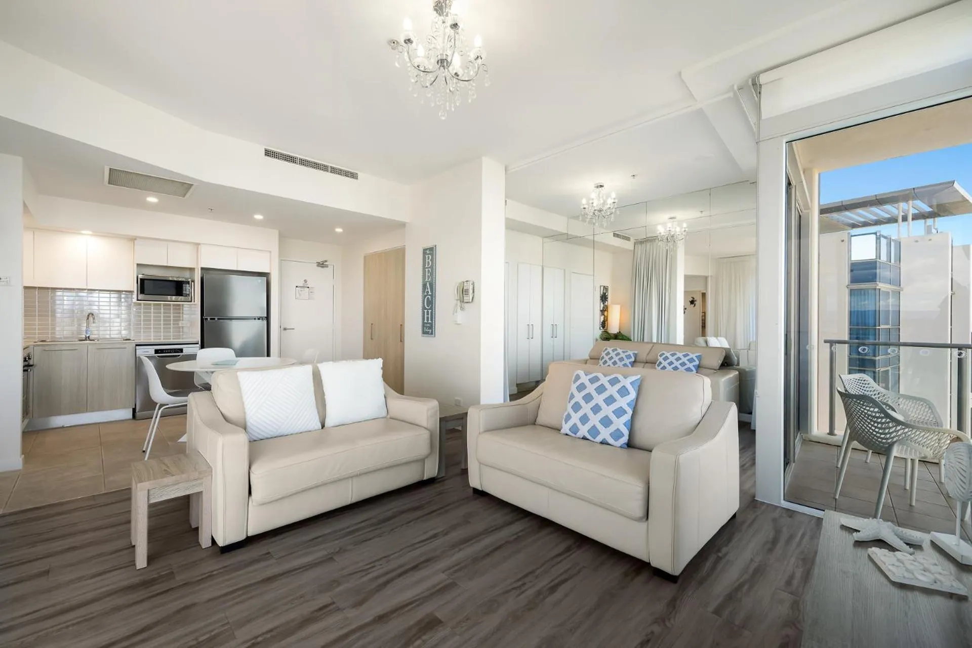 Artique Surfers Paradise - Official