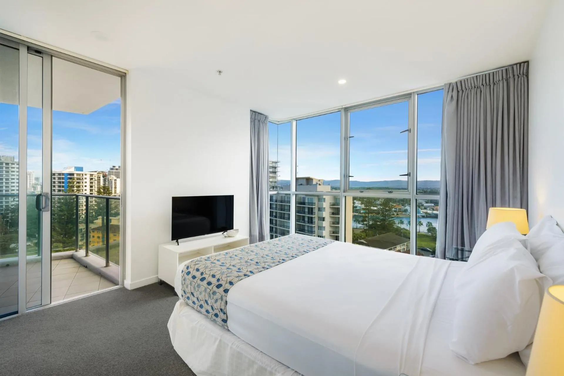 Bed in Artique Surfers Paradise - Official