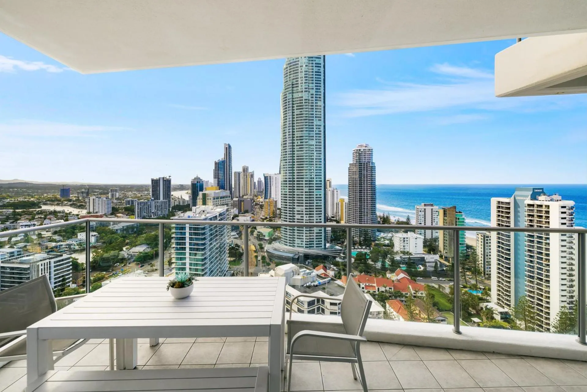Artique Surfers Paradise - Official