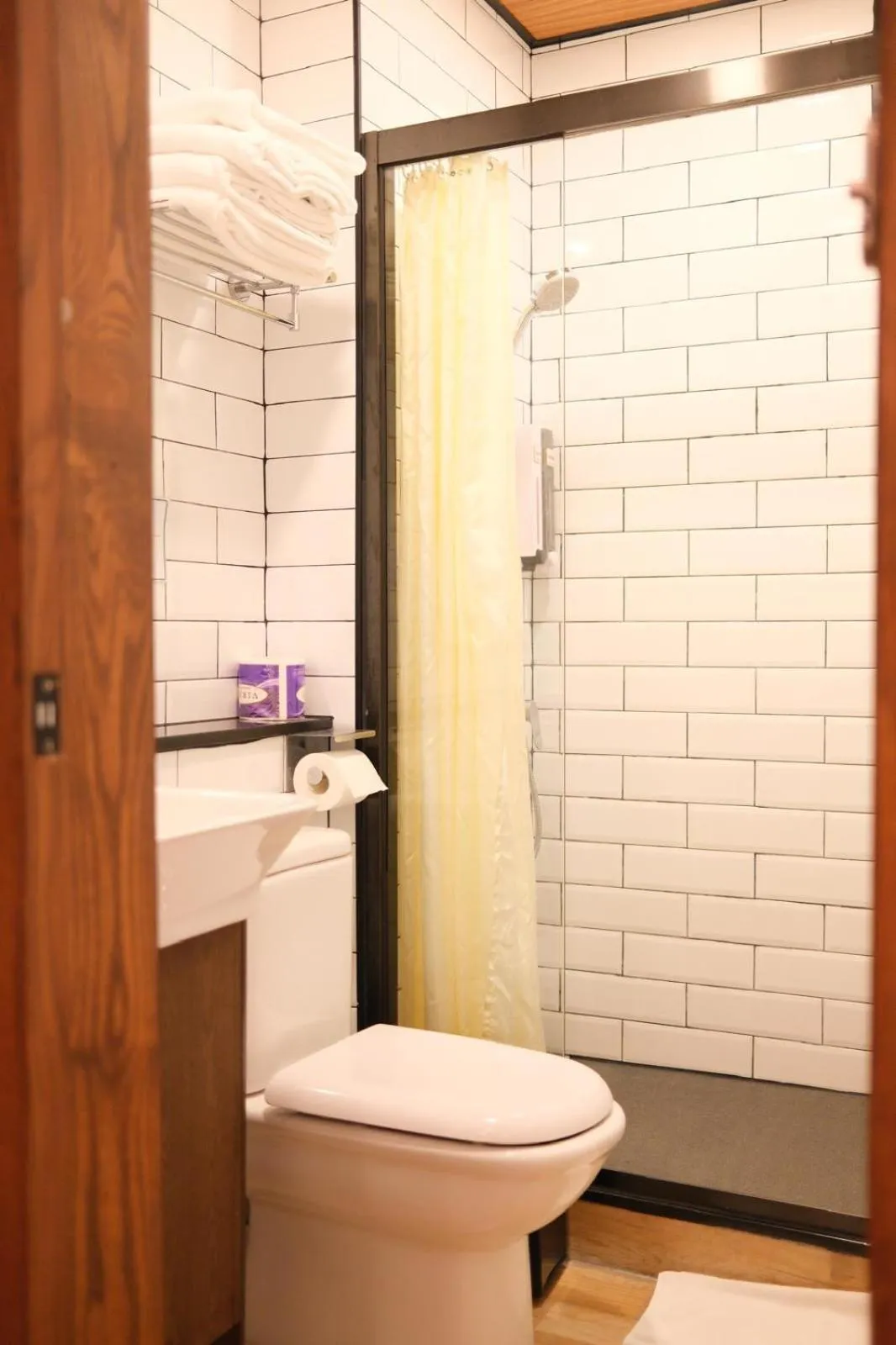 Shower in Lychee Sunset Hotel Cheung Chau