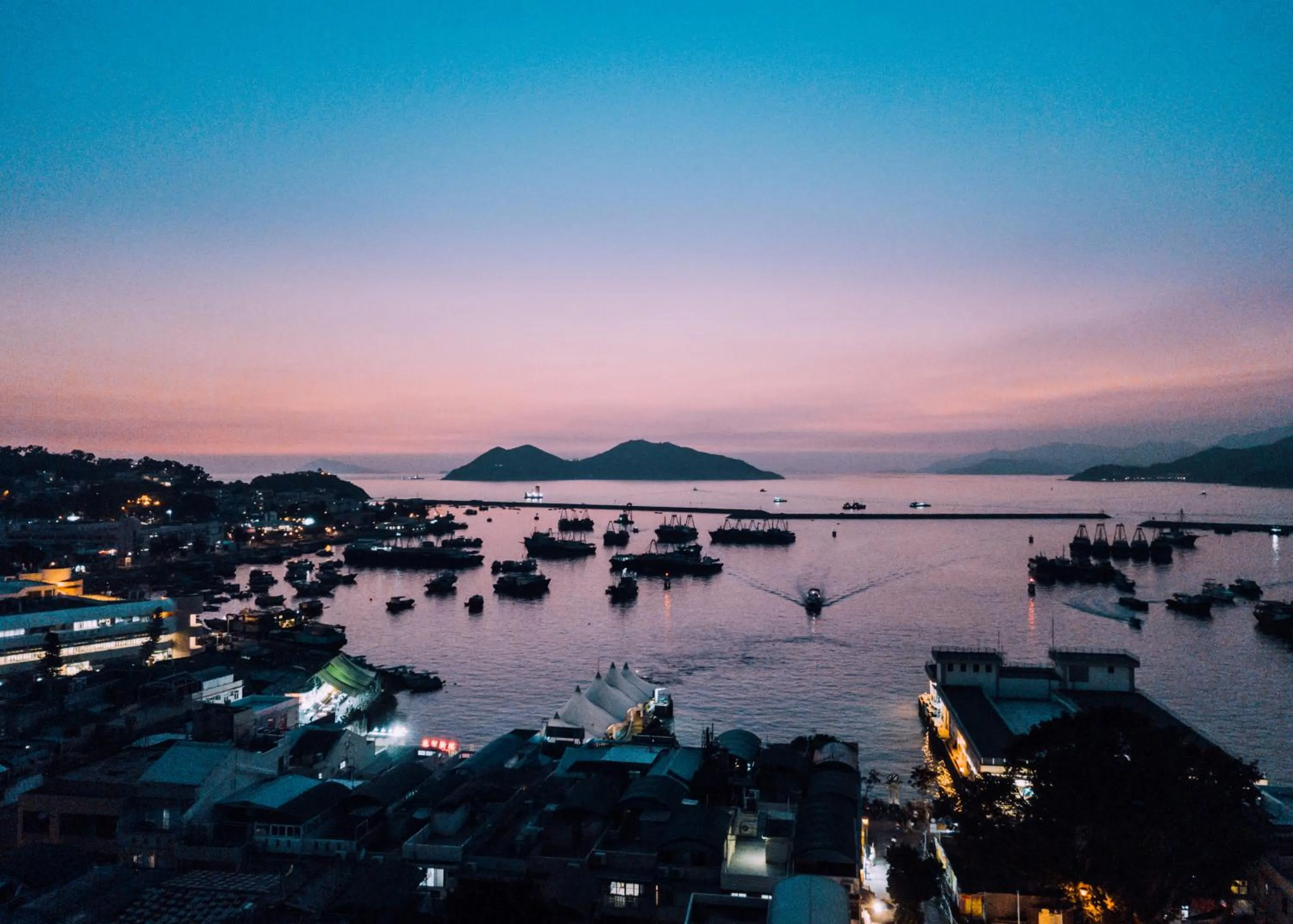 Property building in Lychee Sunset Hotel Cheung Chau