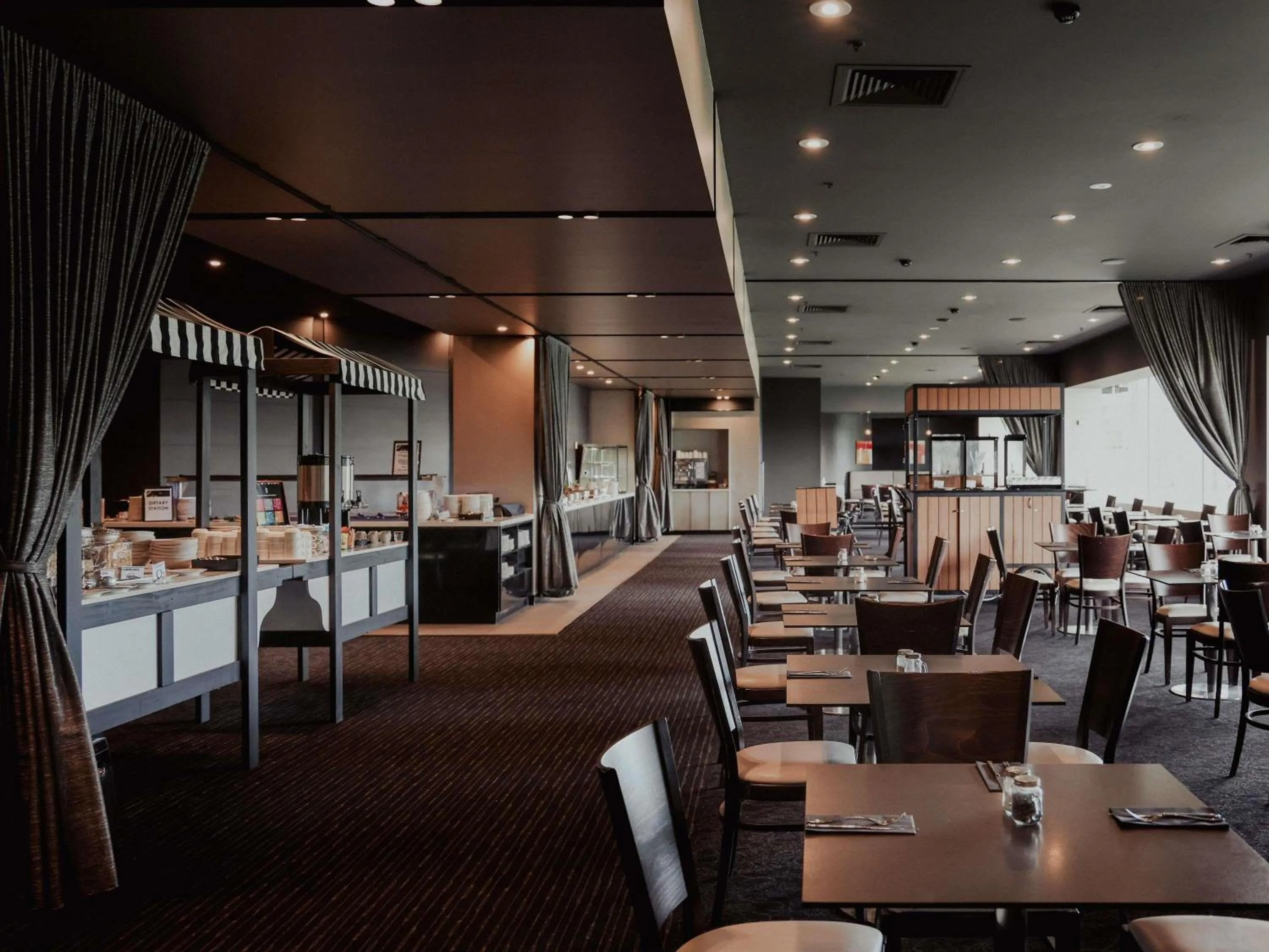 Restaurant/places to eat in Pullman Melbourne Albert Park