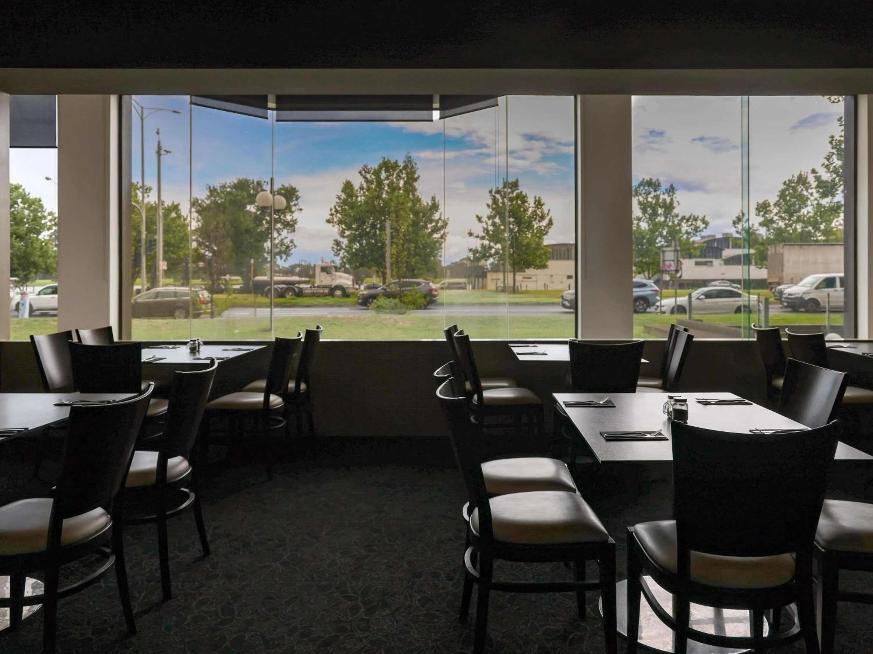 Restaurant/places to eat in Pullman Melbourne Albert Park