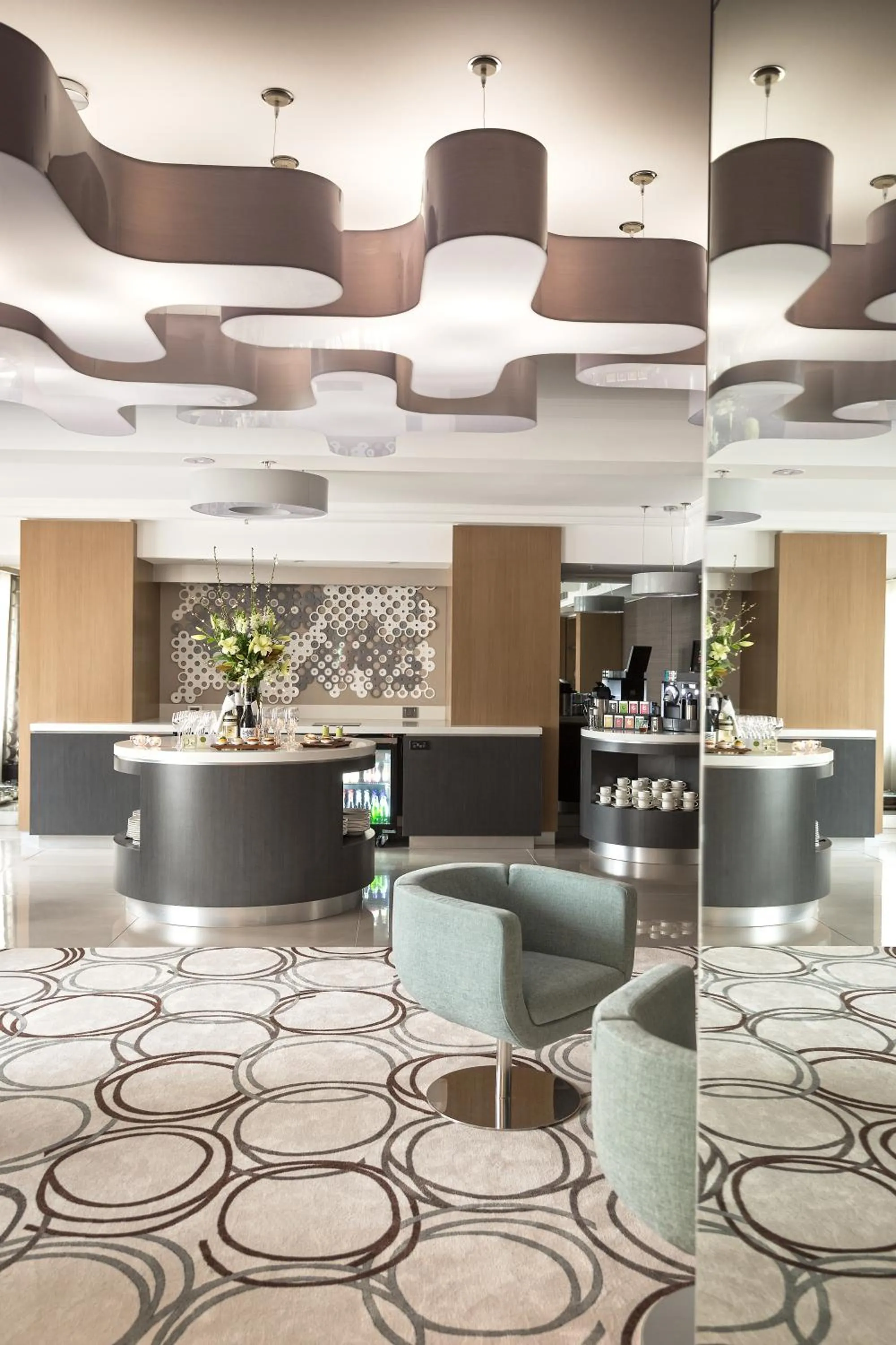 Lounge or bar in Pullman Melbourne Albert Park