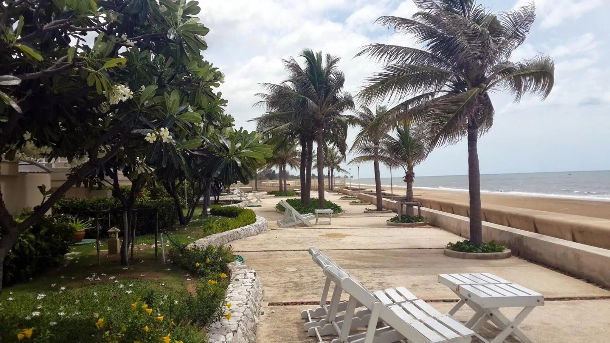 Baan Talay Samran 4 Bedrooms Villa with Beach and 3 pools