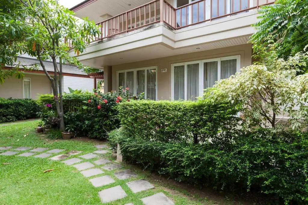 Garden in Baan Talay Samran 4 Bedrooms Villa with Beach and 3 pools