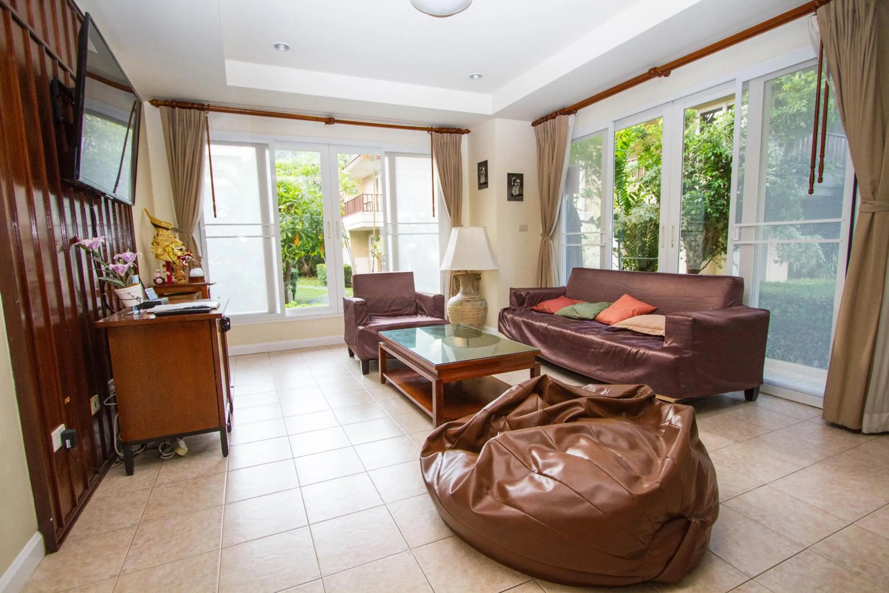 Baan Talay Samran 4 Bedrooms Villa with Beach and 3 pools