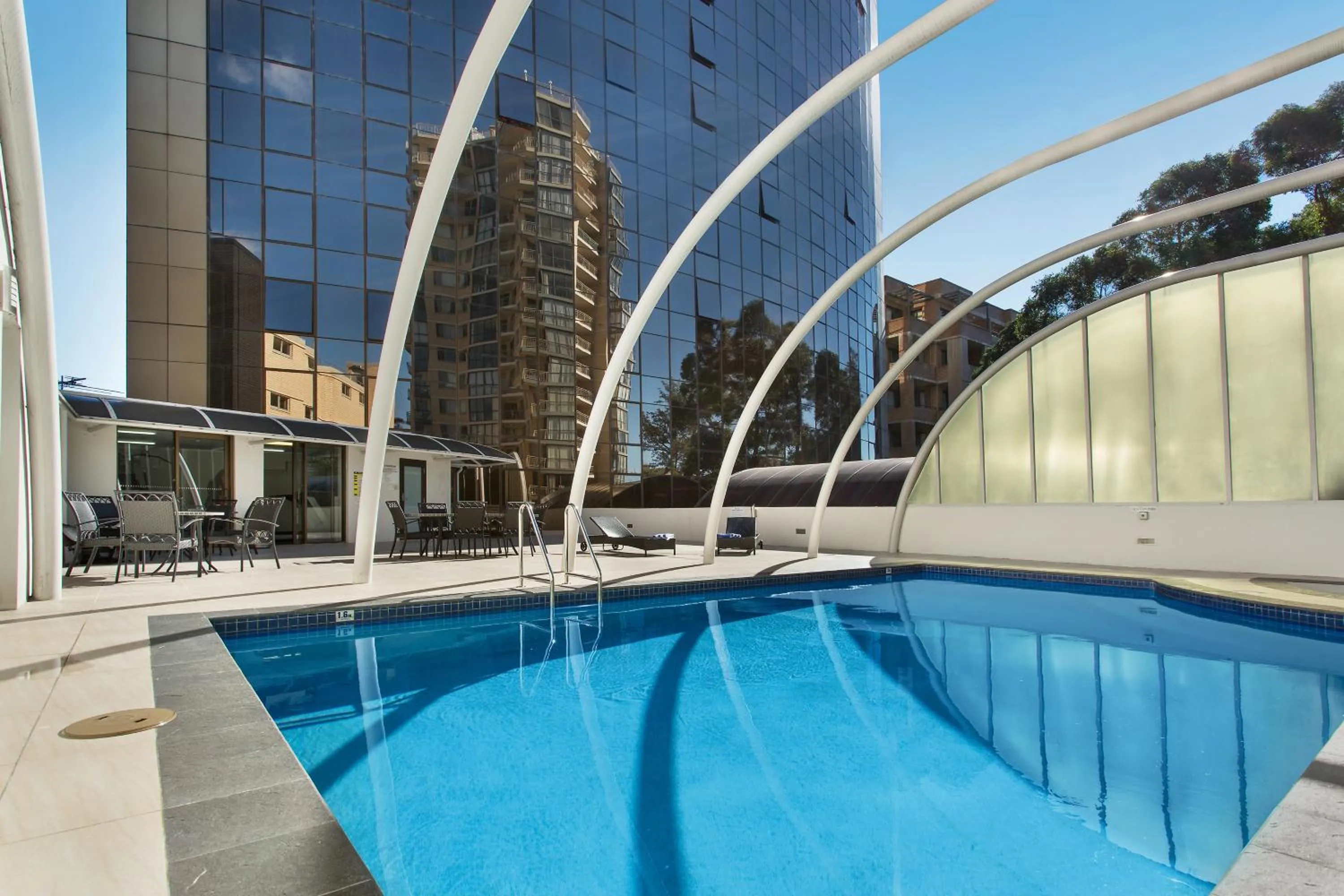 Swimming pool in Novotel Sydney Parramatta