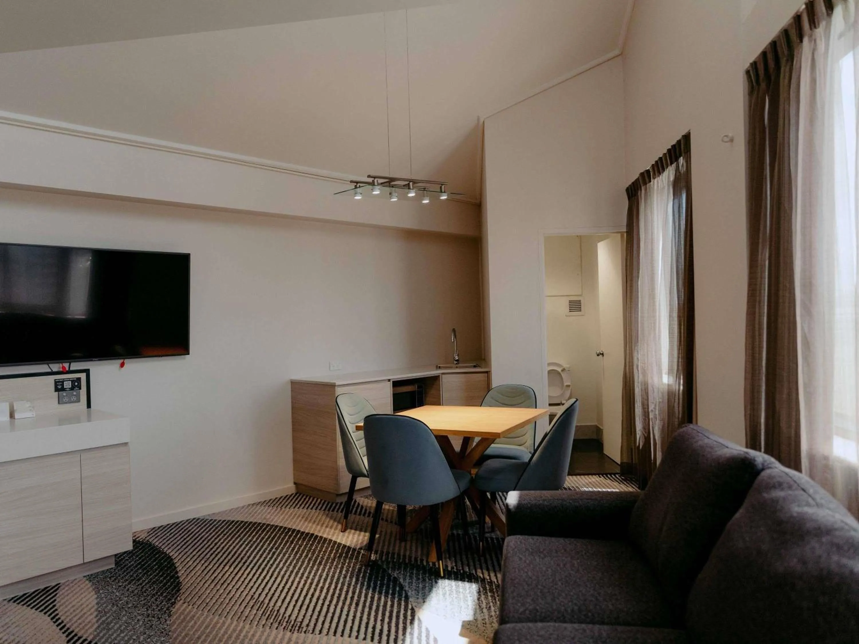 Bedroom in Novotel Sydney Parramatta