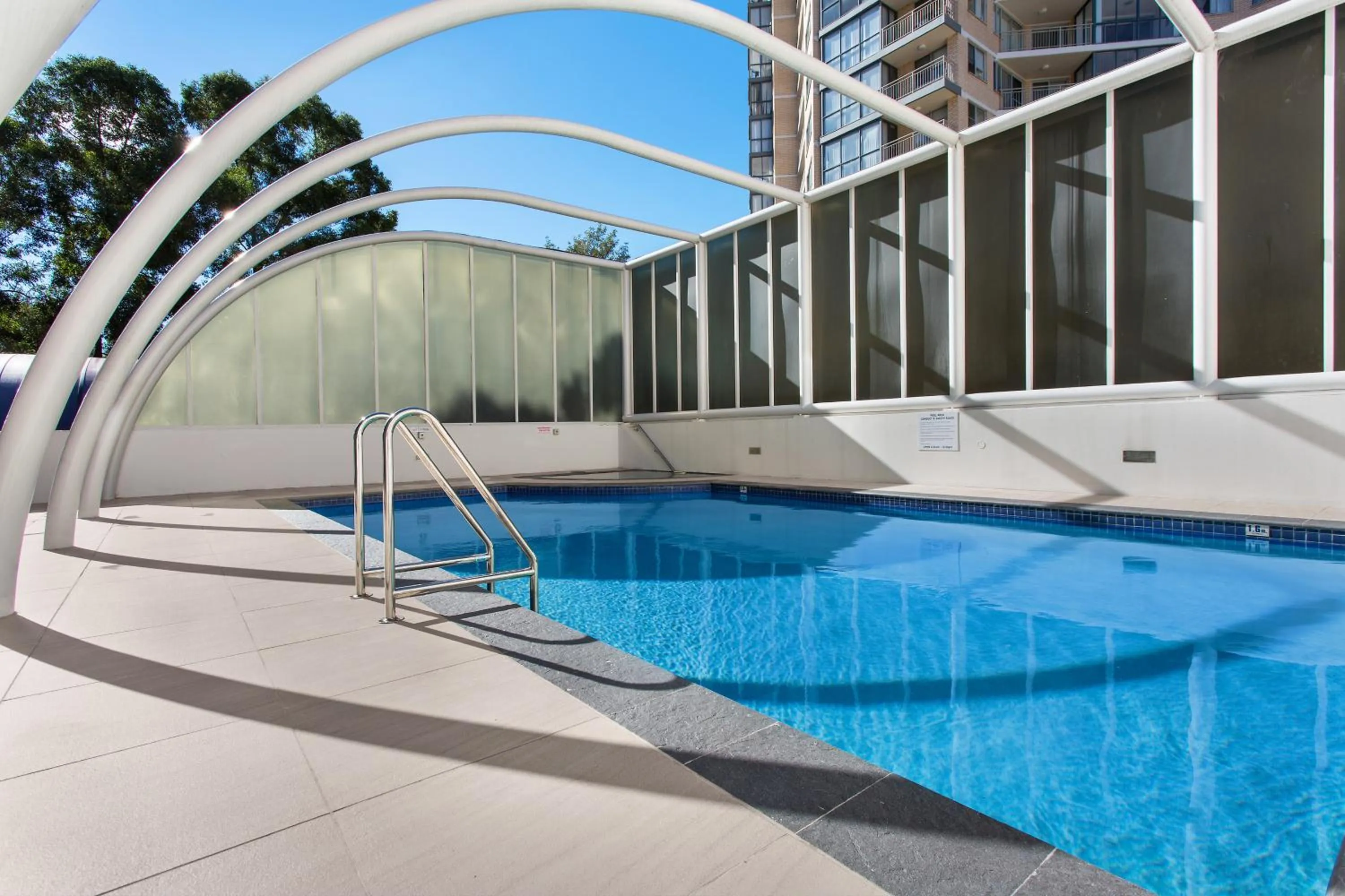 Swimming pool in Novotel Sydney Parramatta
