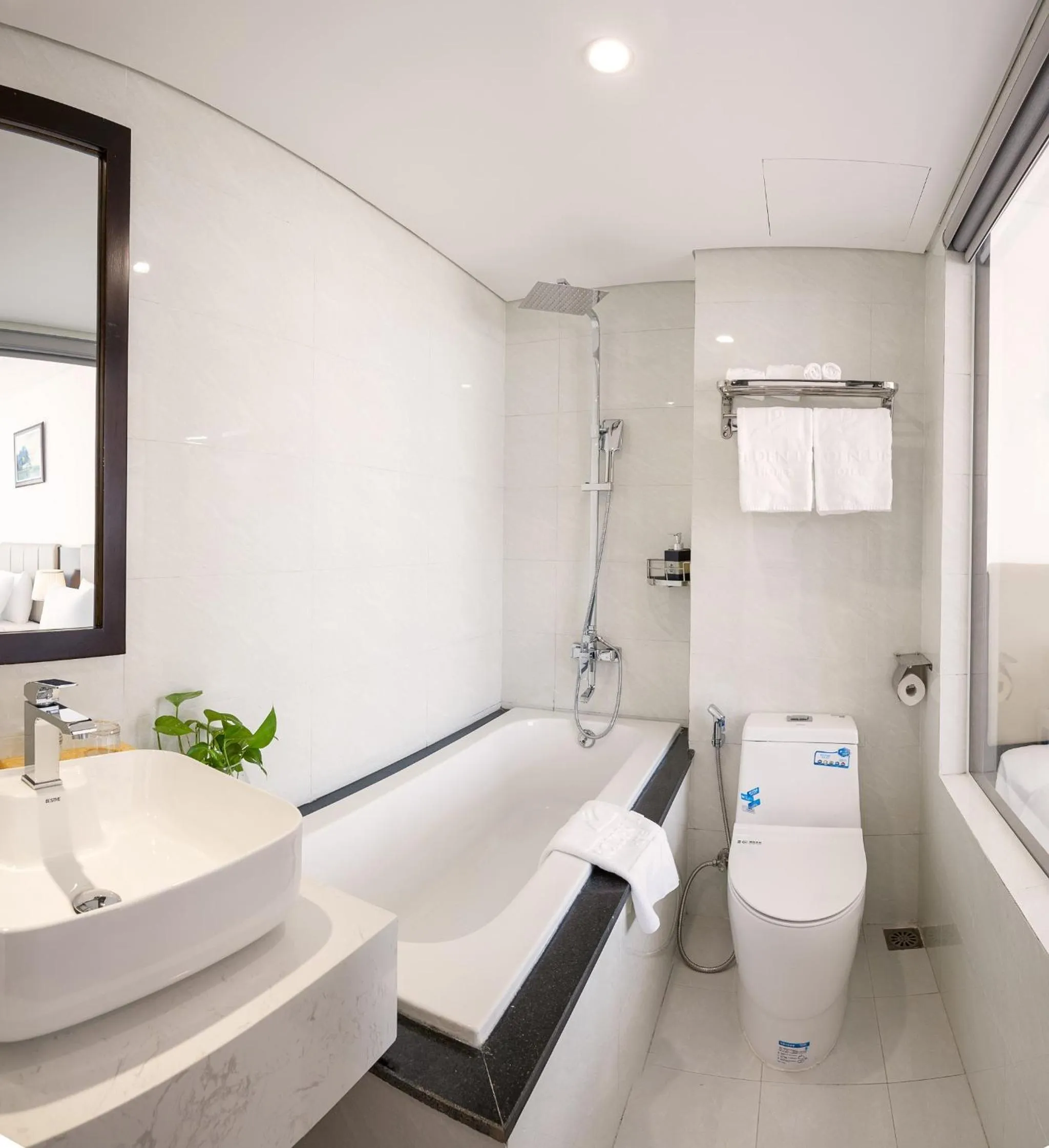 Bathroom in Golden Line Hotel Danang
