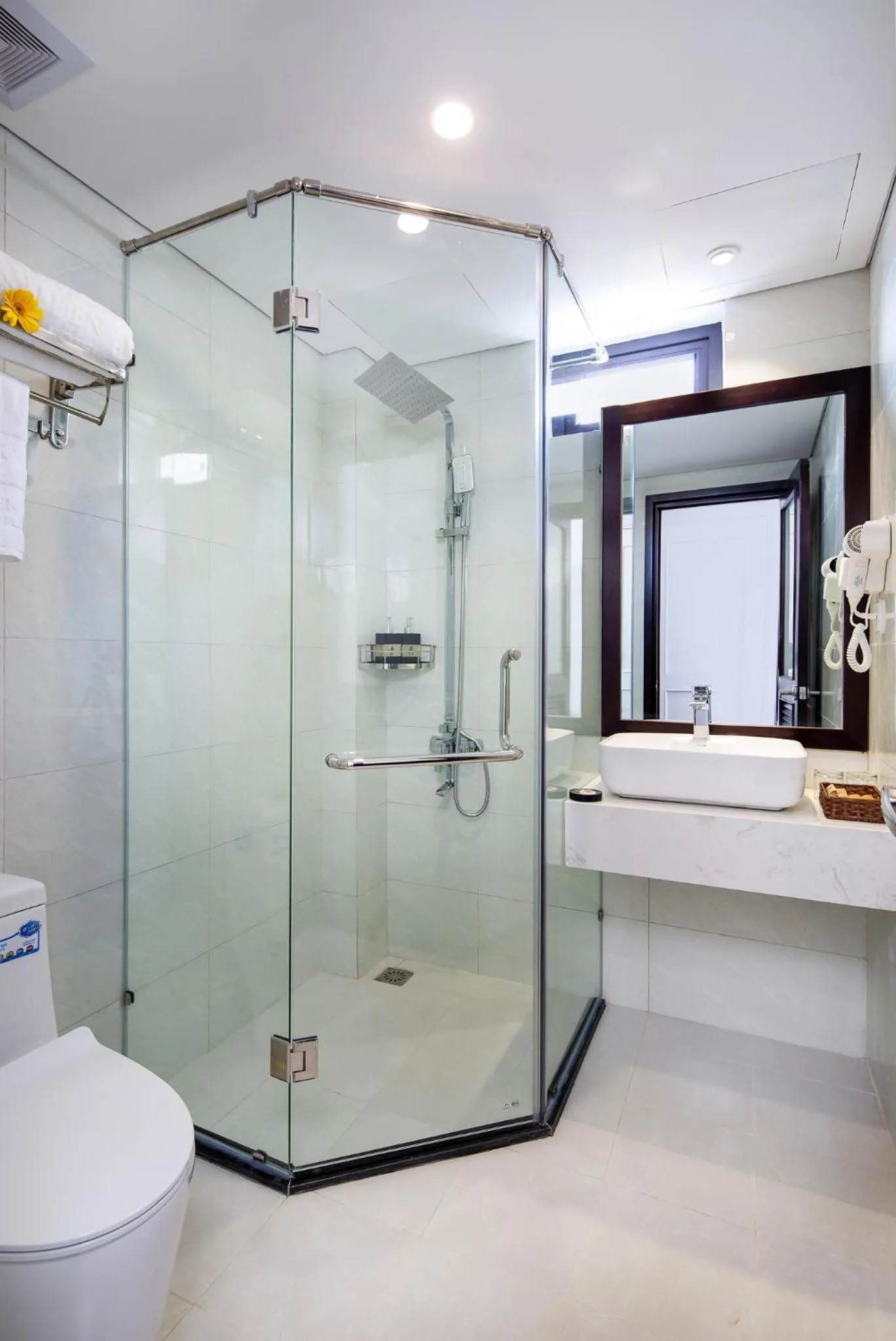 Bathroom in Golden Line Hotel Danang