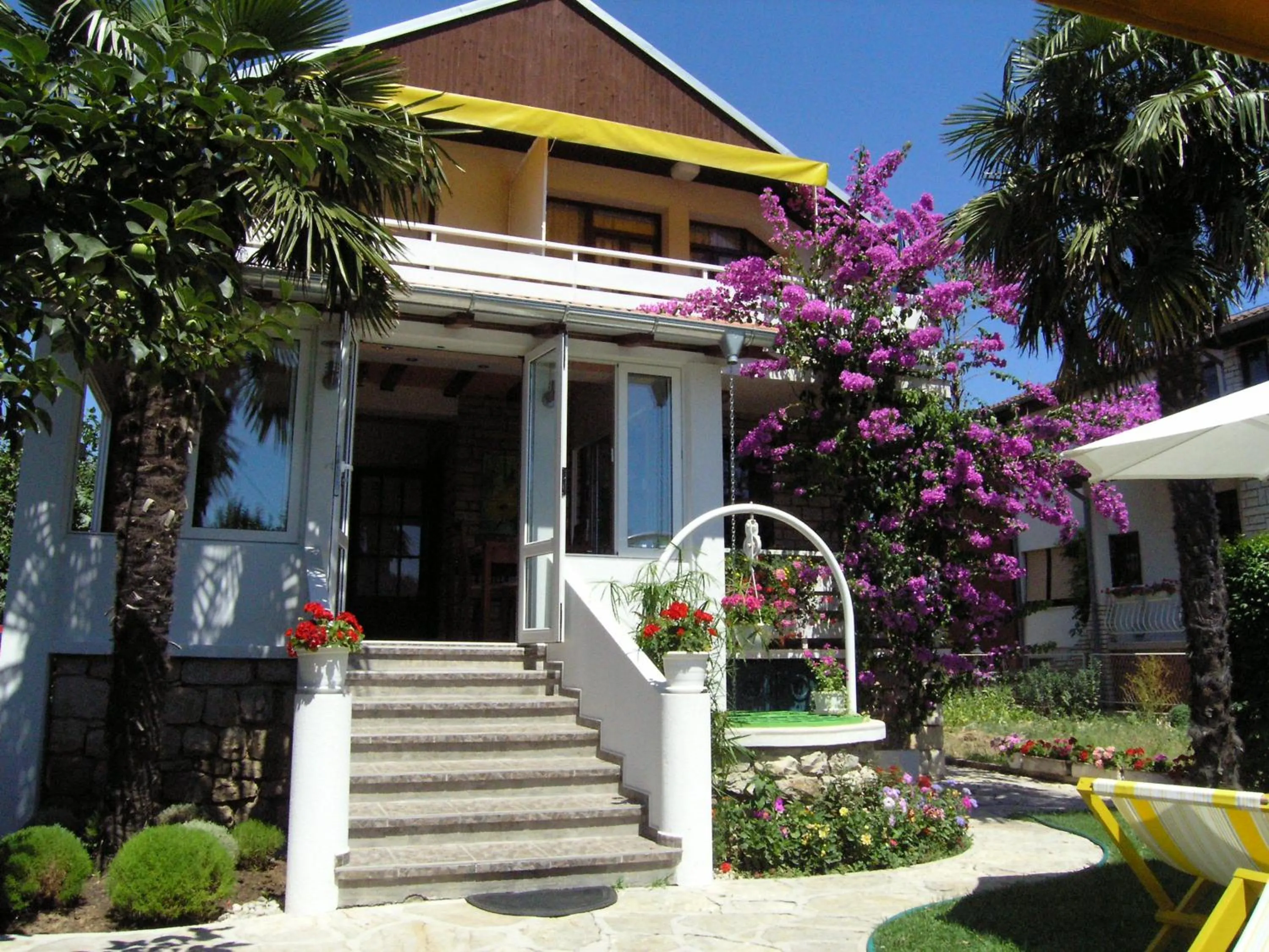 Facade/entrance in Guesthouse Ema