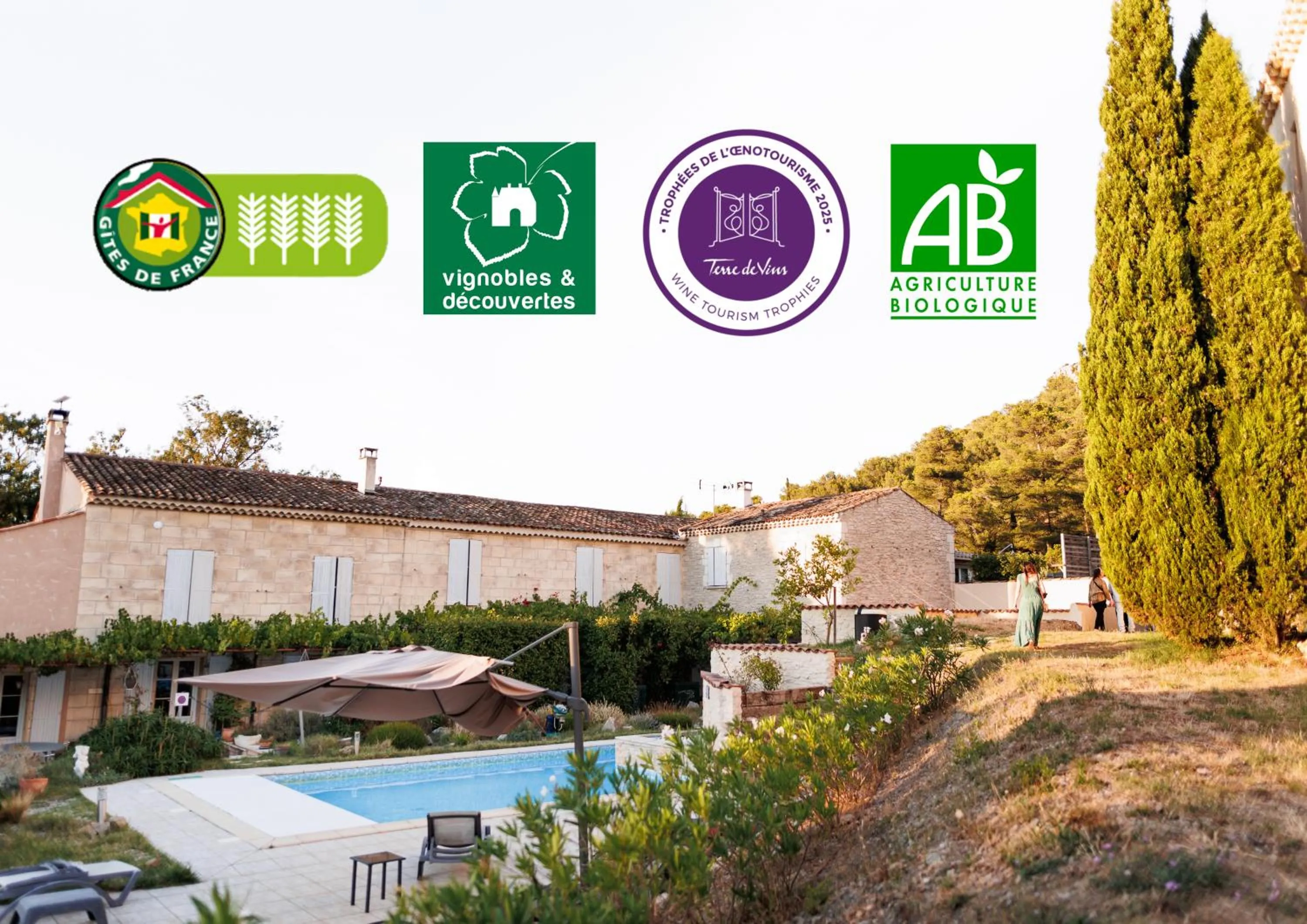 Property building in Château Catherine de Montgolfier - B&B et Gites - Piscine - Domaine viticole bio avec dégustation