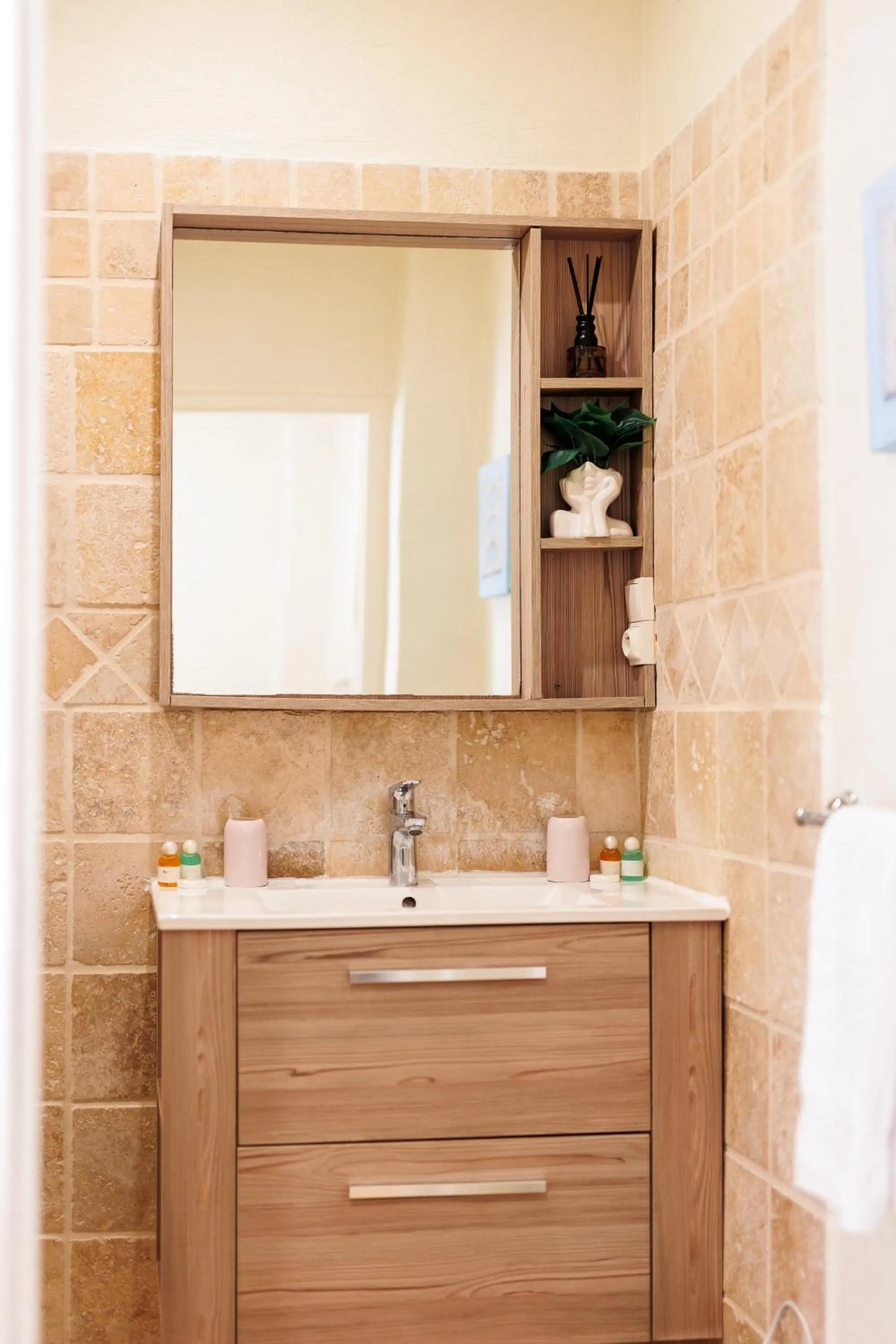 Château Catherine de Montgolfier - B&B et Gites - Piscine - Domaine viticole bio avec dégustation