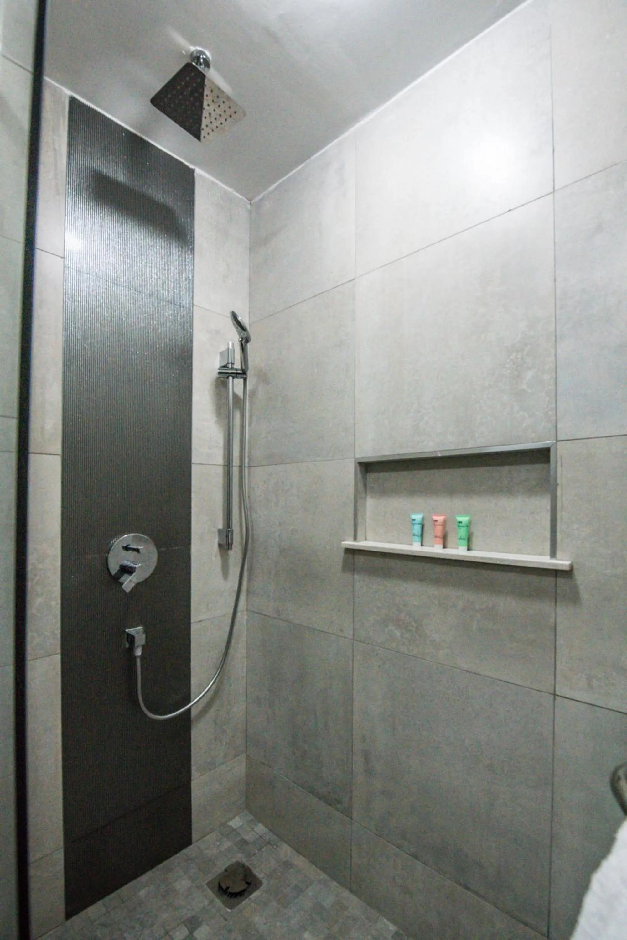 Shower in Glam Hotel Nairobi - Near Westgate Mall, Westlands