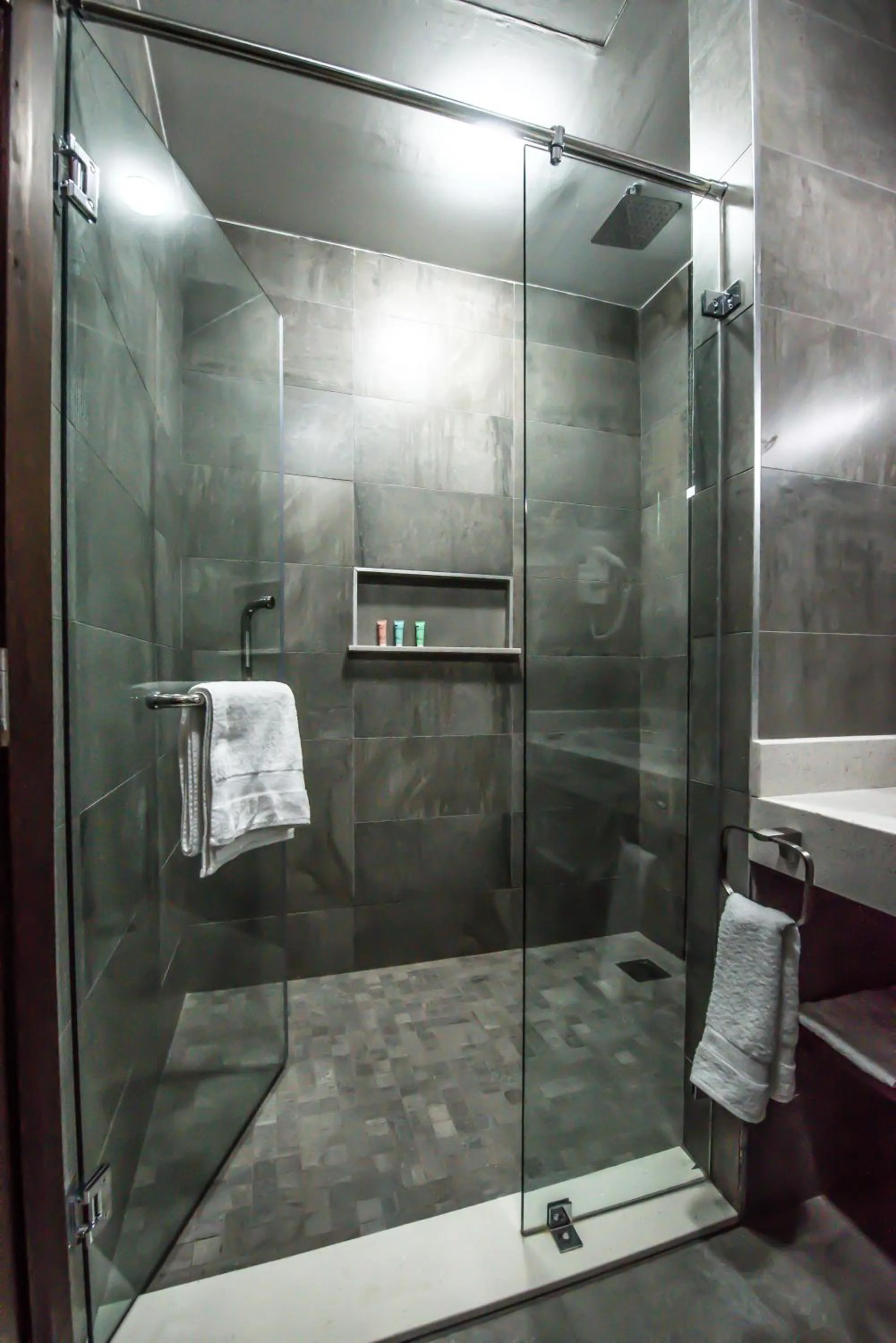 Shower in Glam Hotel Nairobi - Near Westgate Mall, Westlands