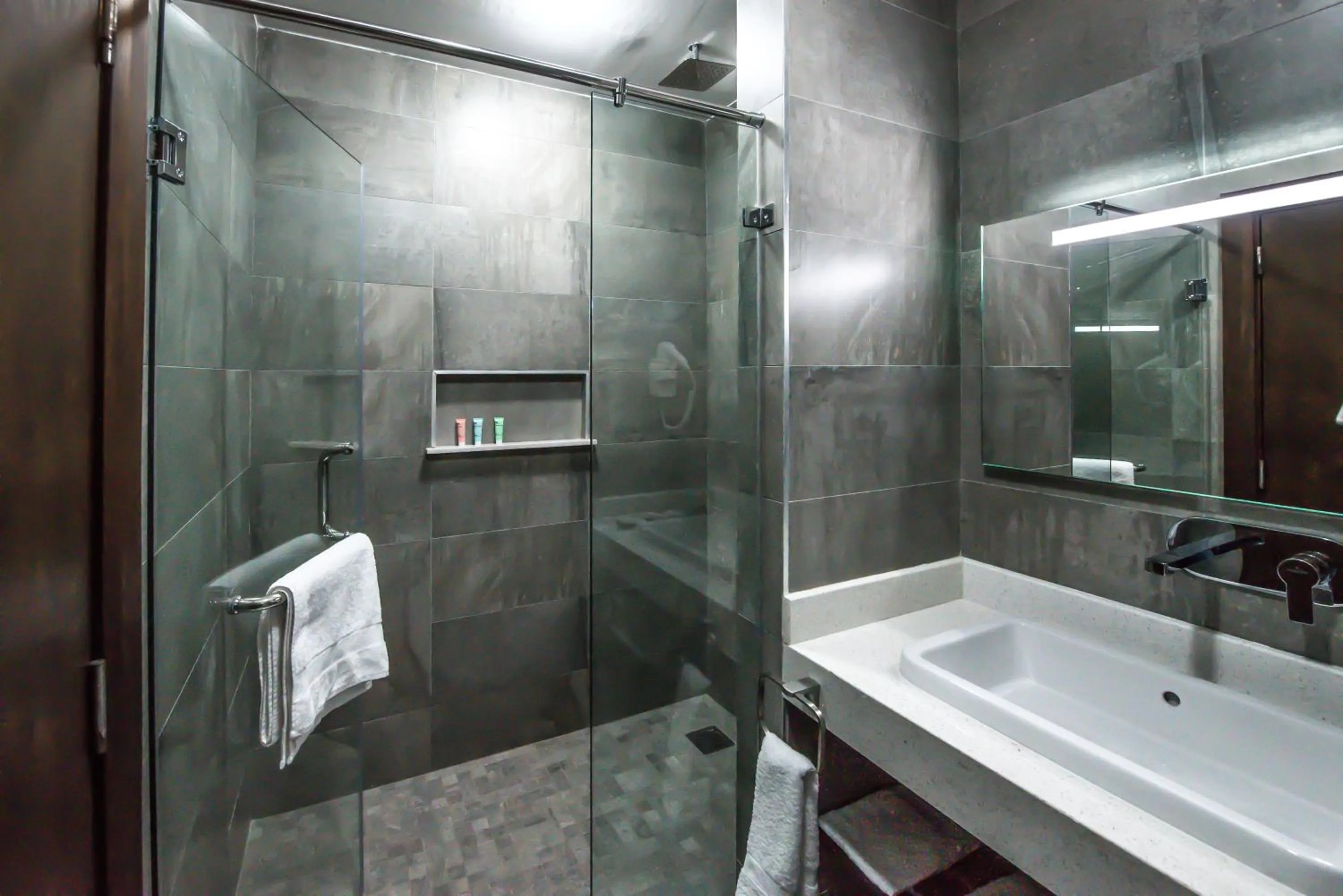 Shower in Glam Hotel Nairobi - Near Westgate Mall, Westlands