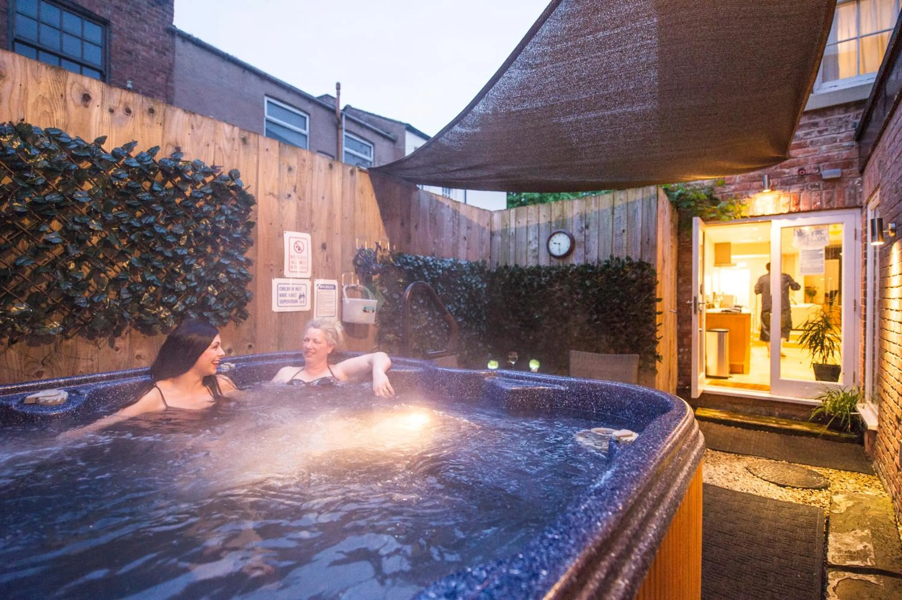 Hot Tub in Chester Apartments