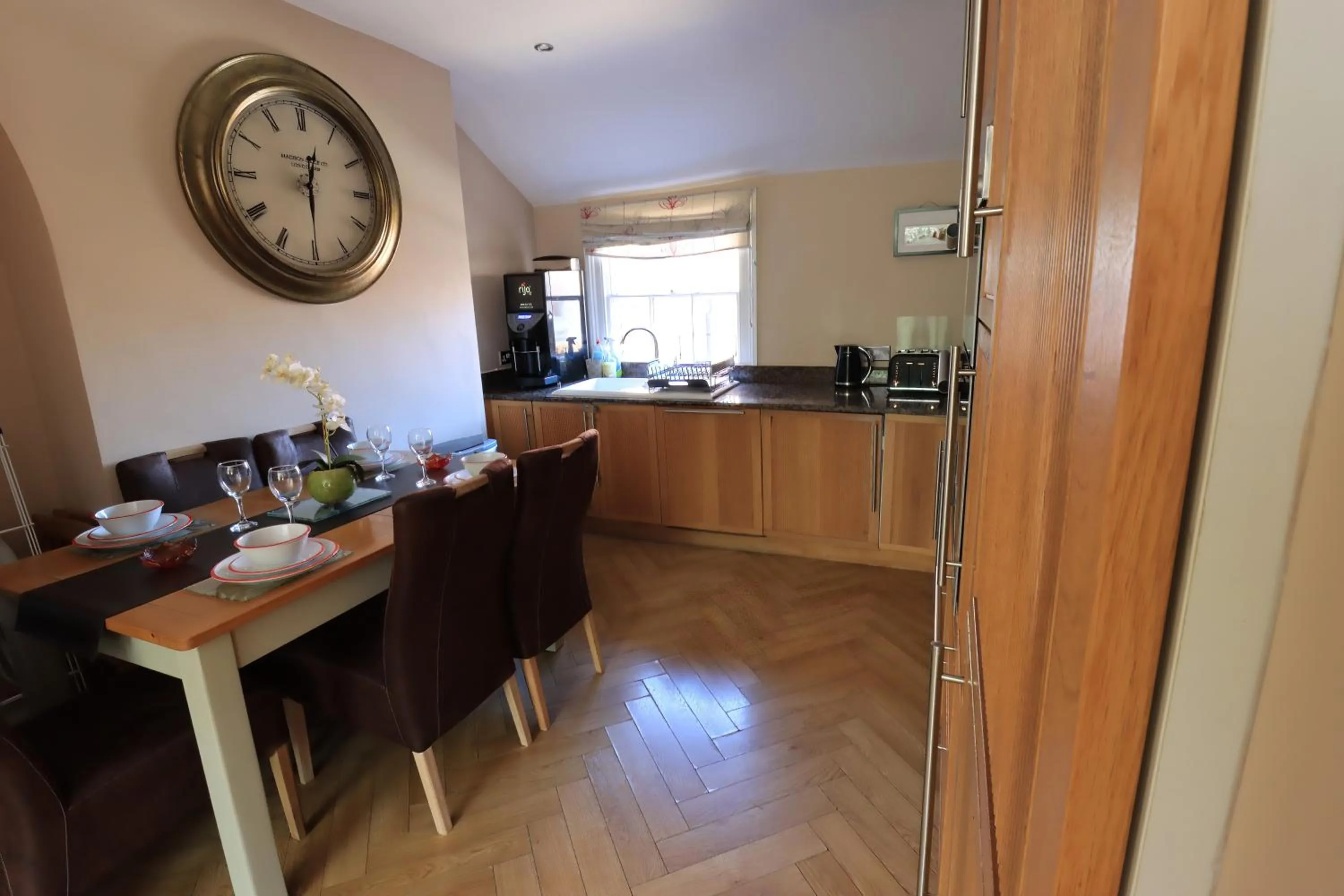 kitchen in Chester Apartments