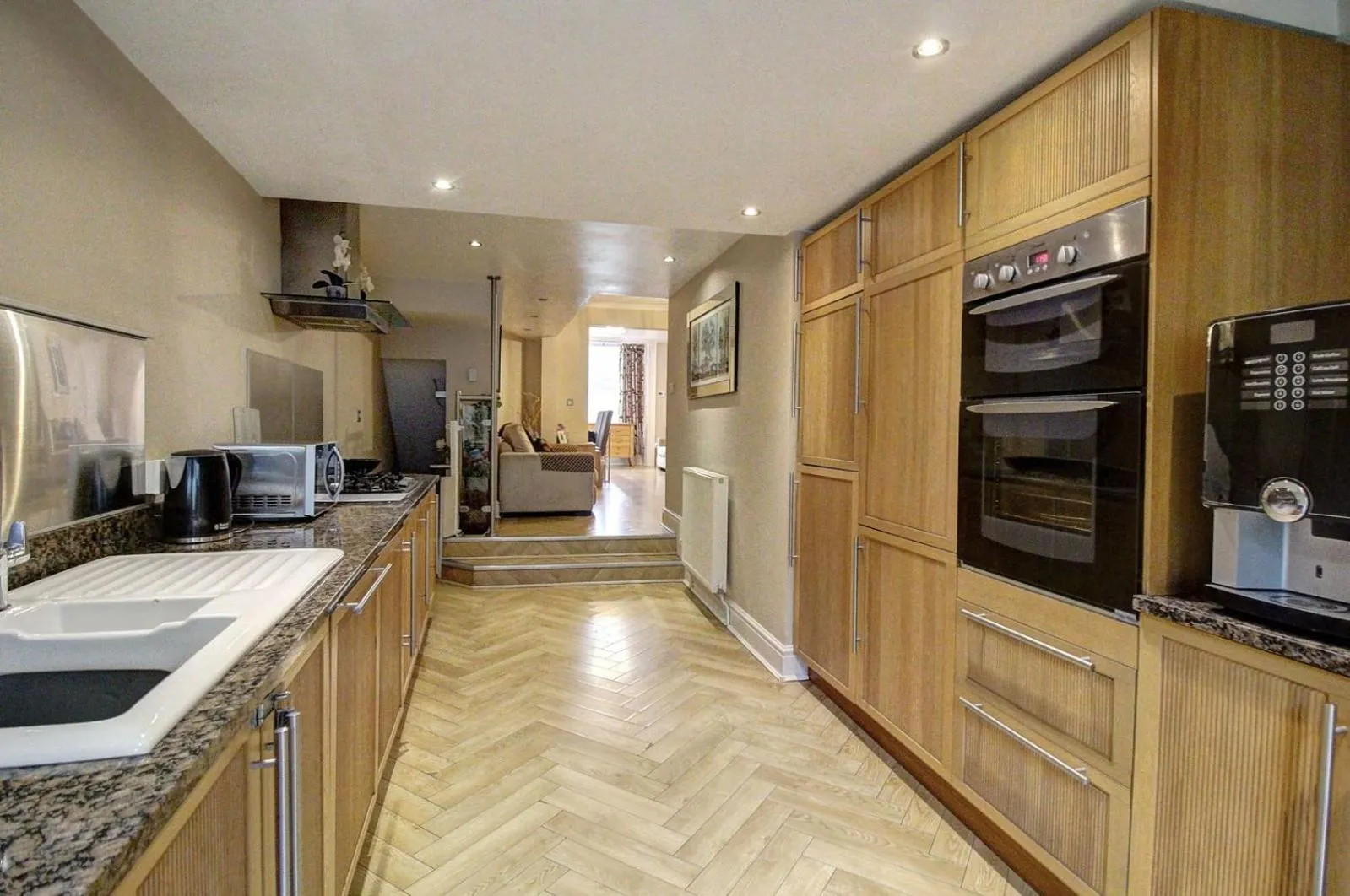 Kitchen or kitchenette in Chester Apartments