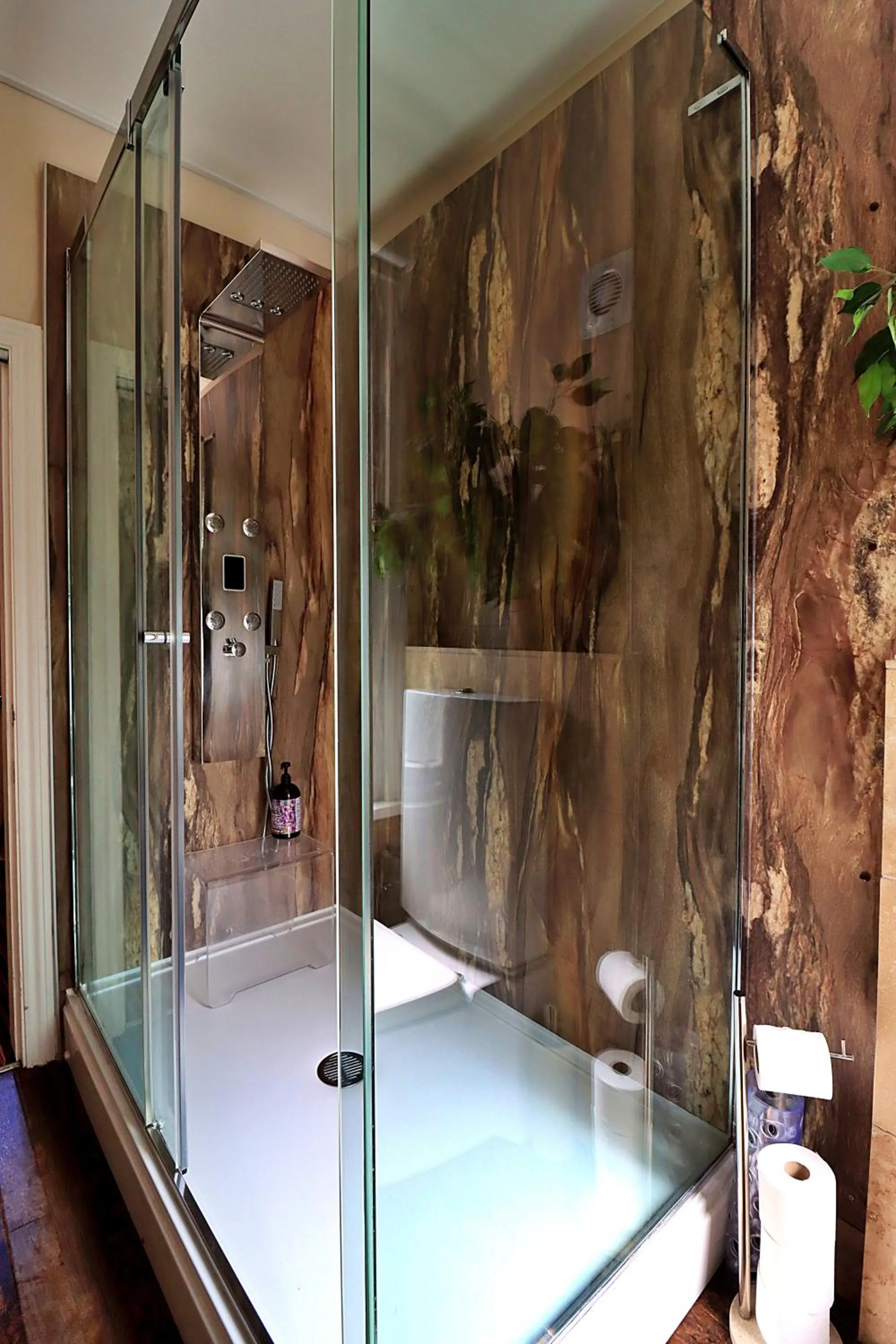 Bathroom in Chester Apartments