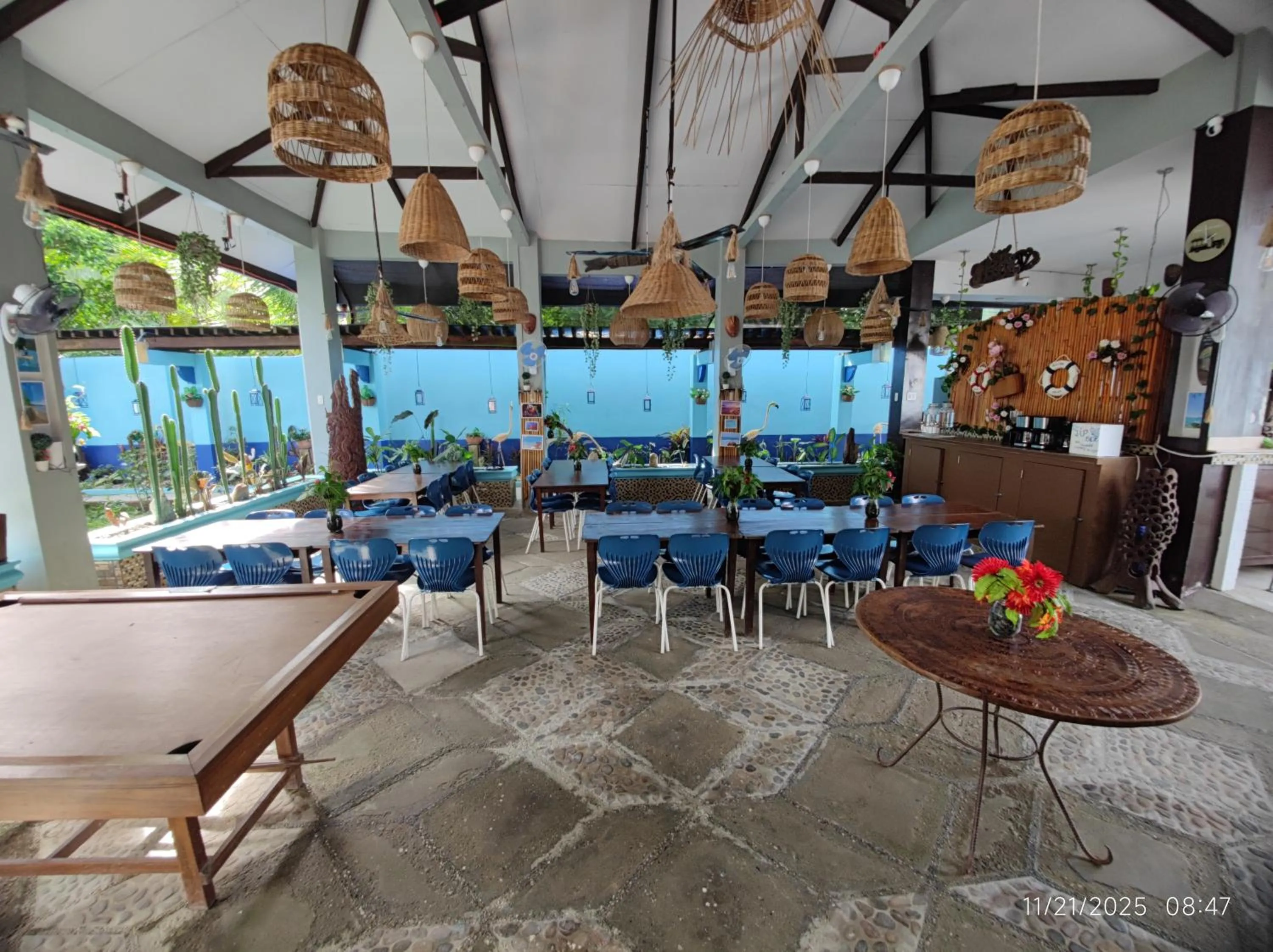 Restaurant/places to eat in Ferellee Beach Front Inn