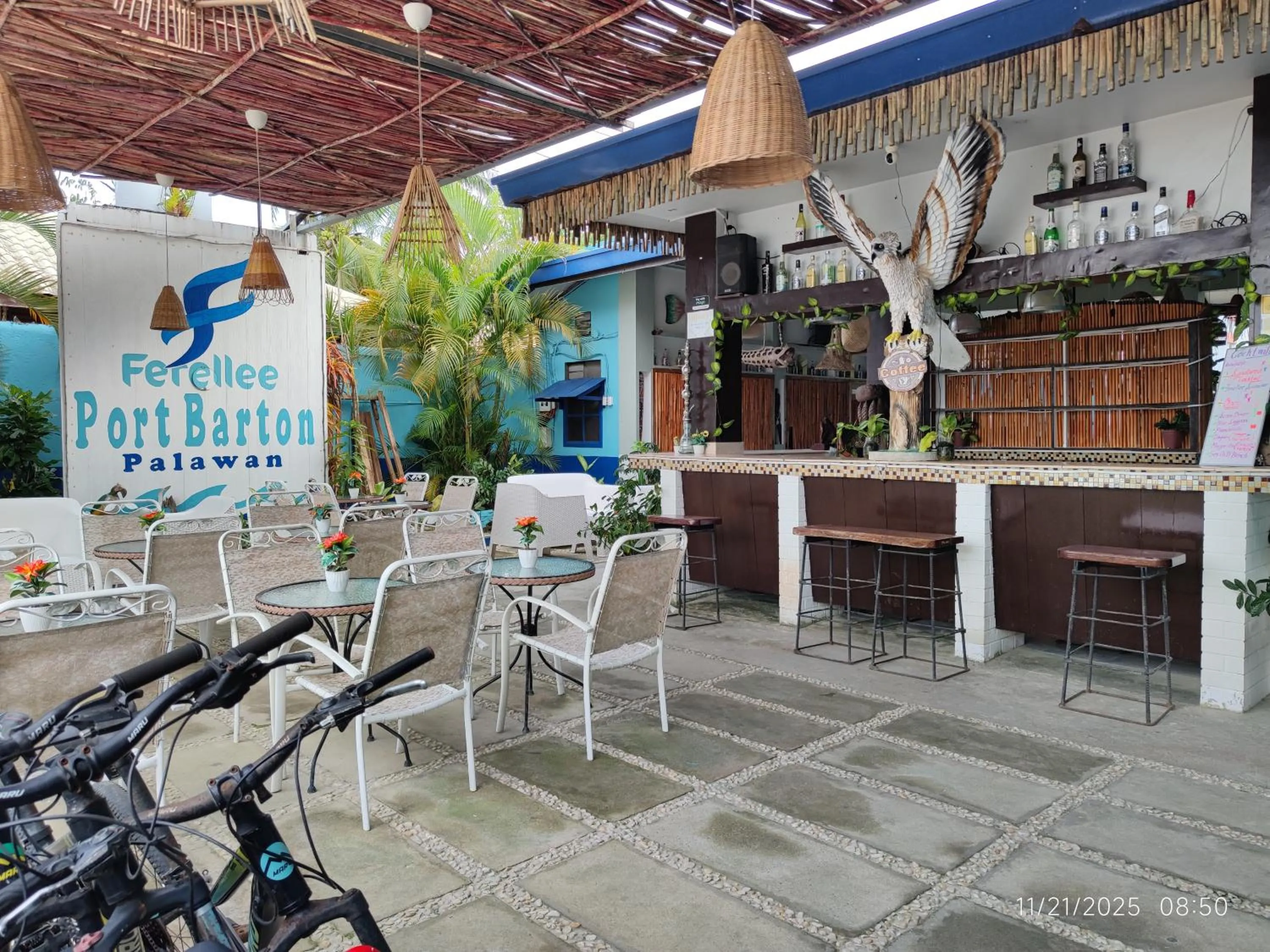 Restaurant/places to eat in Ferellee Beach Front Inn