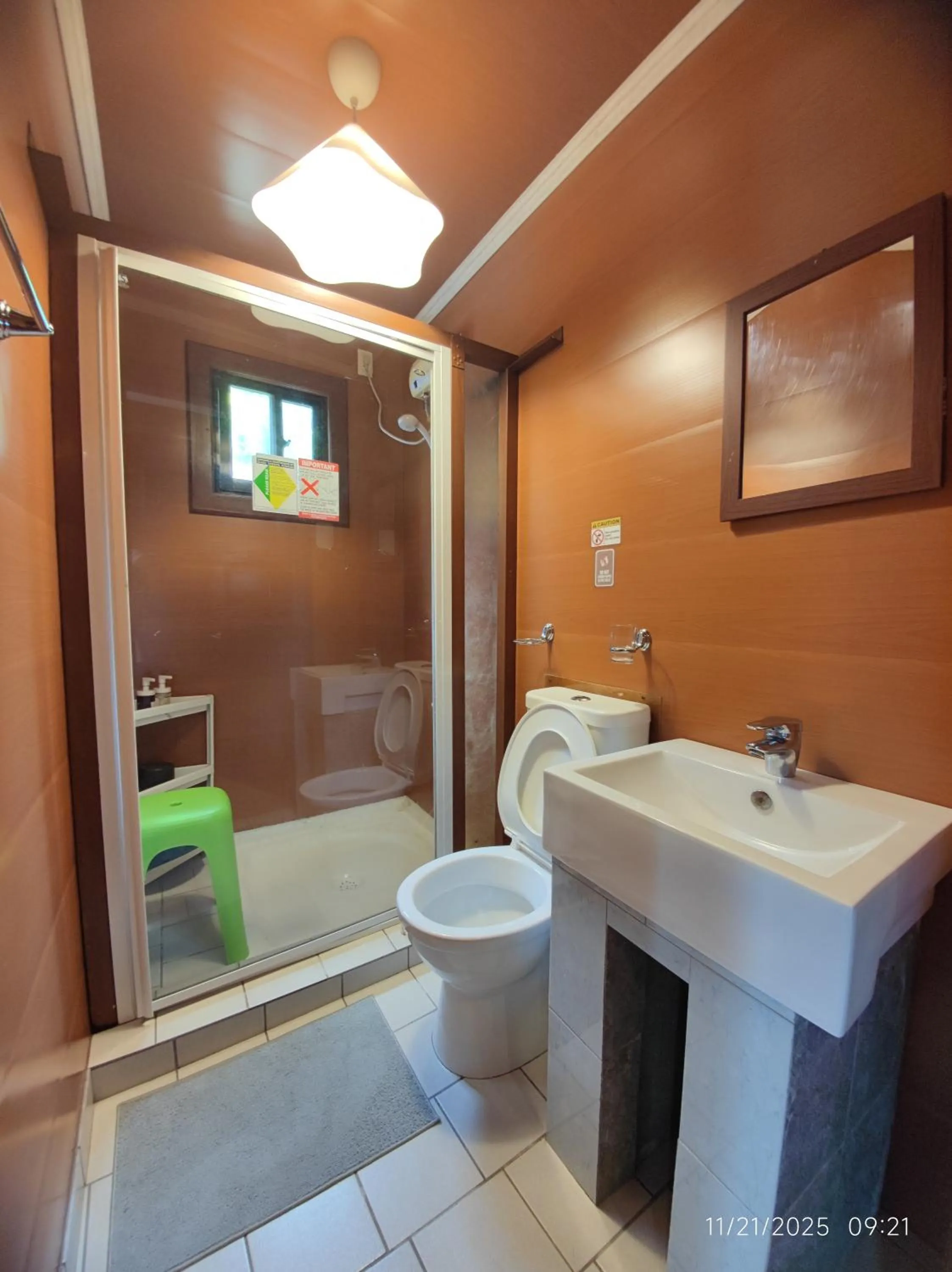 Bathroom in Ferellee Beach Front Inn