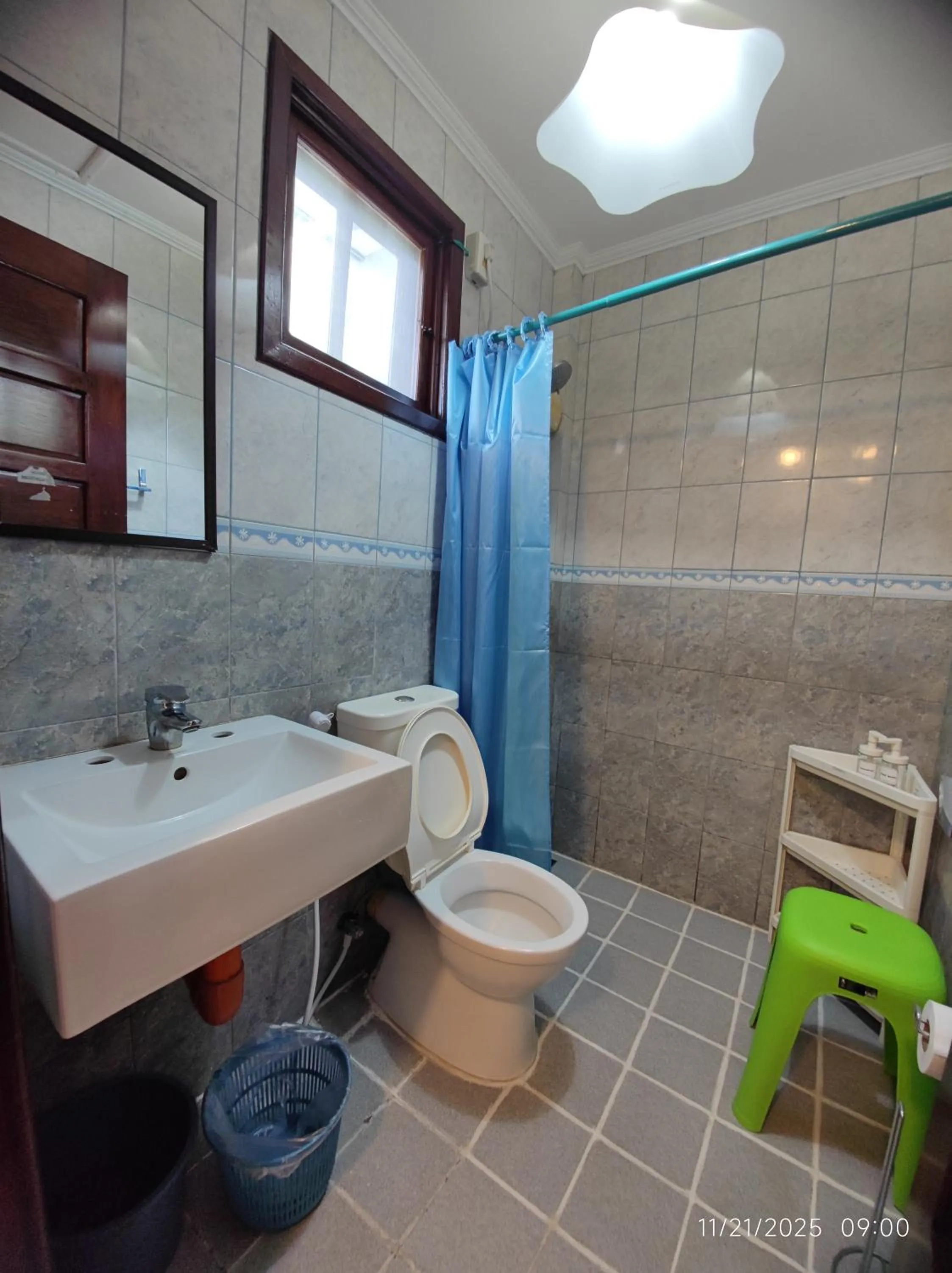 Bathroom in Ferellee Beach Front Inn