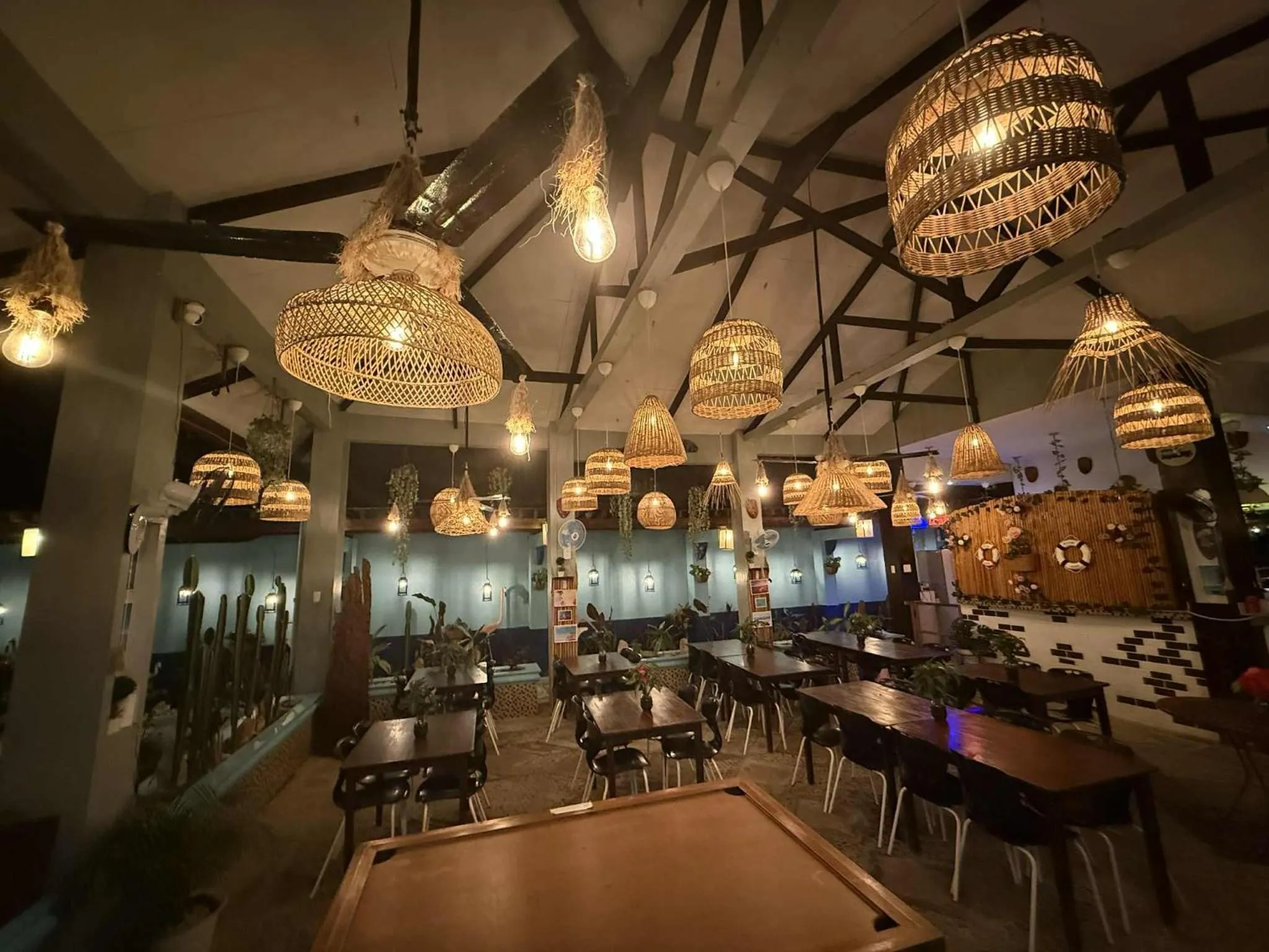 Restaurant/places to eat in Ferellee Beach Front Inn