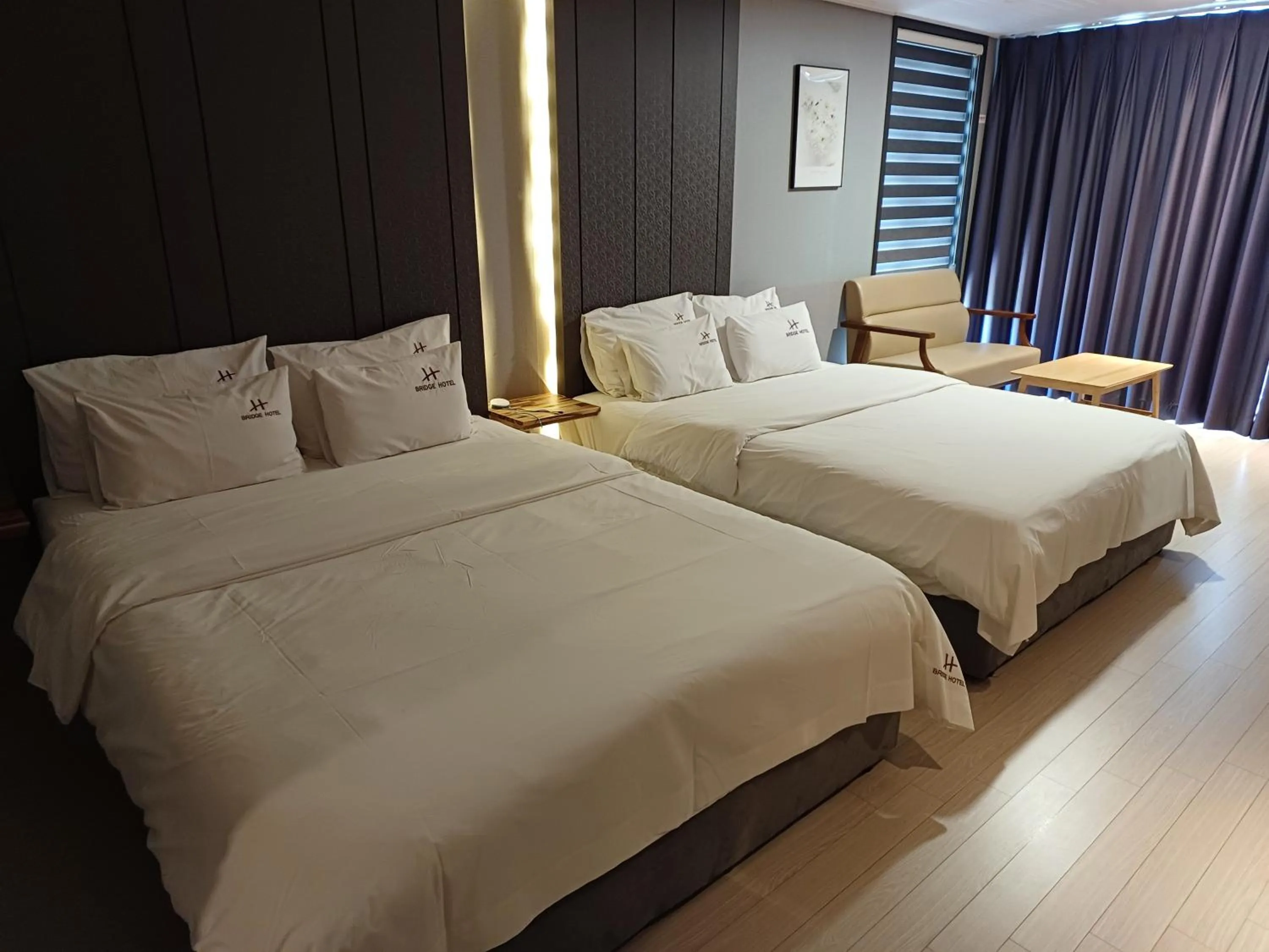 Bed in Tongyeong Bridge Hotel