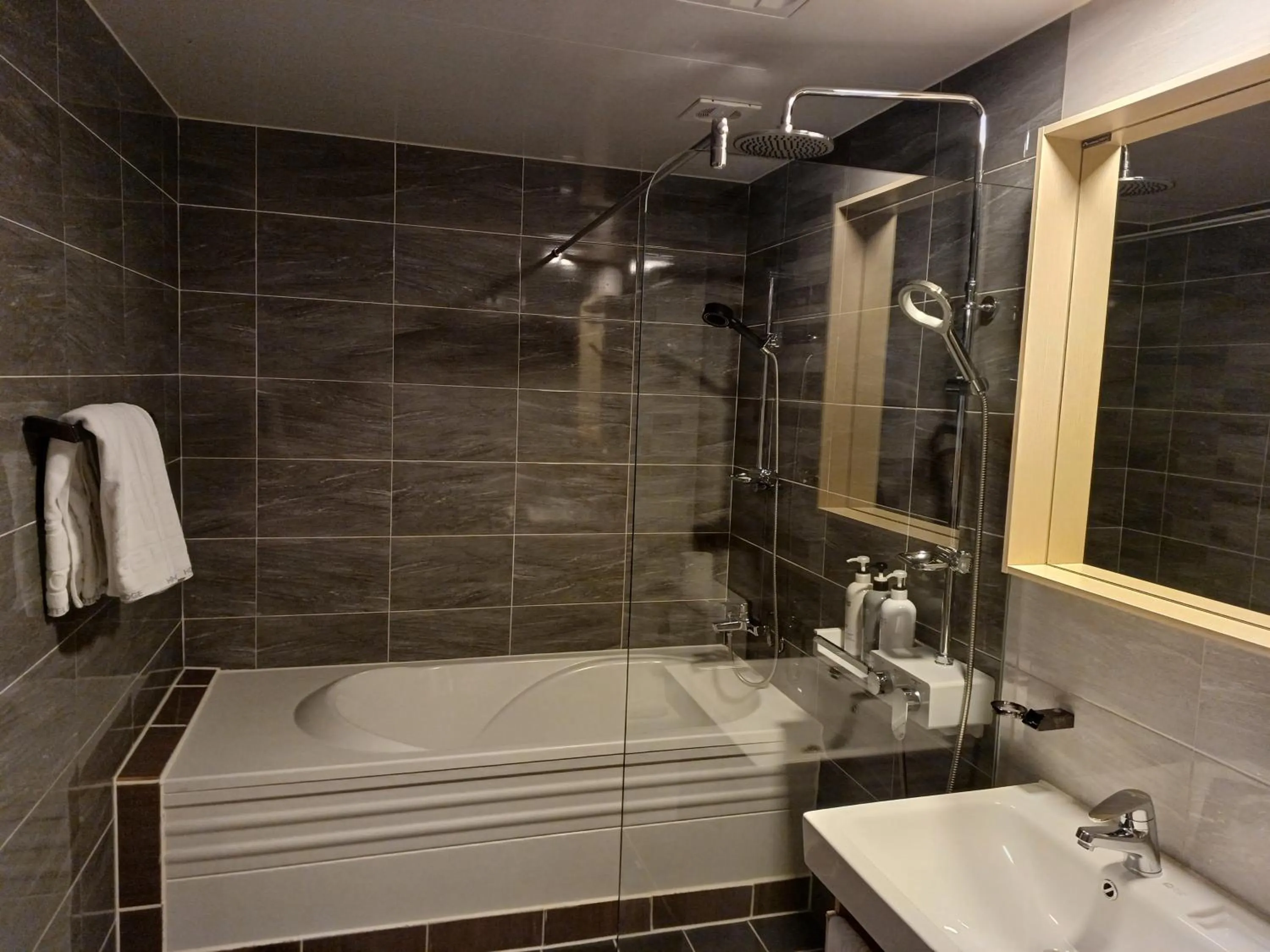 Tongyeong Bridge Hotel